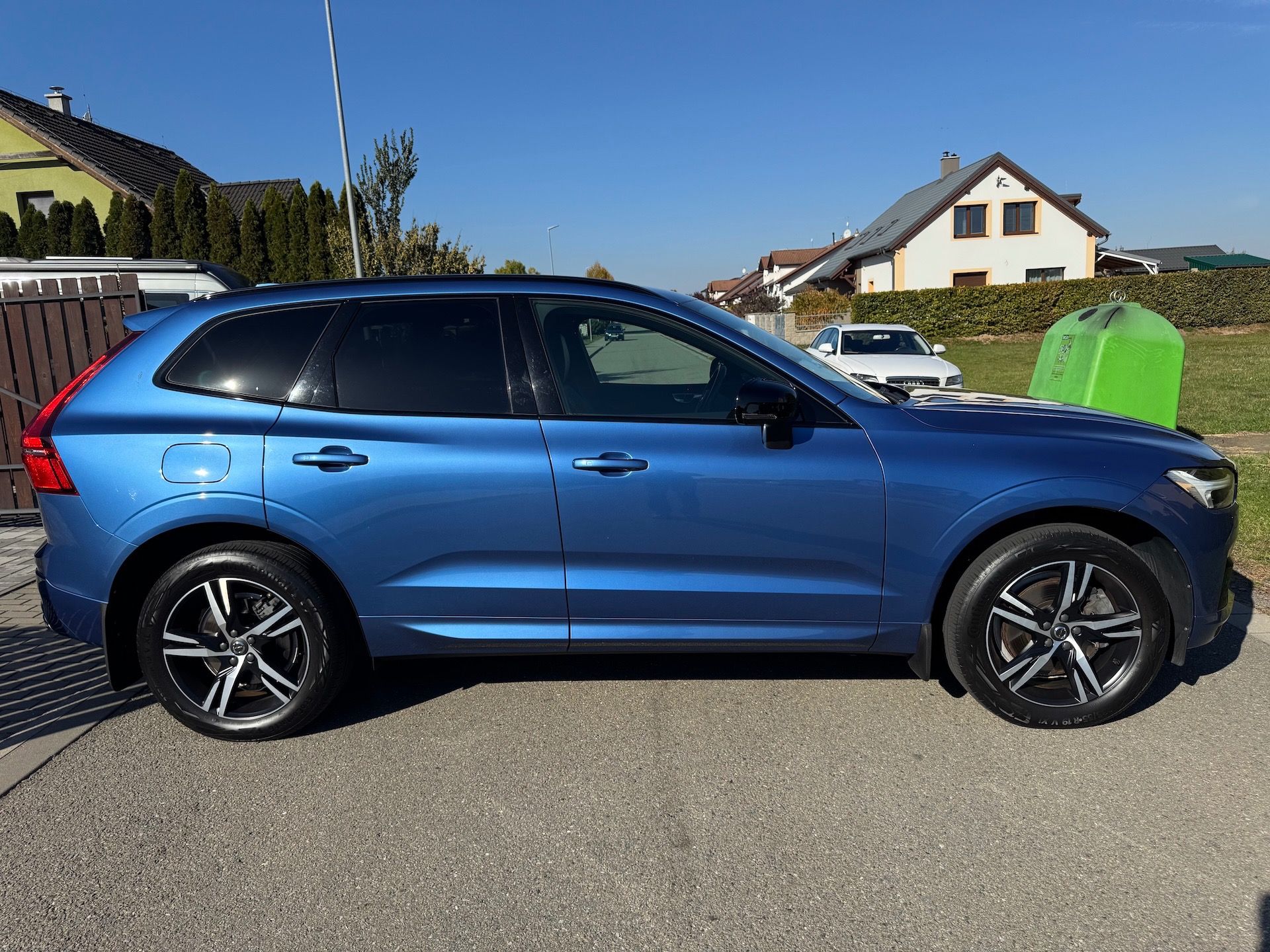 Volvo XC60, T8 AWD R-DESIGN záruka 12/2027 - fotka 3