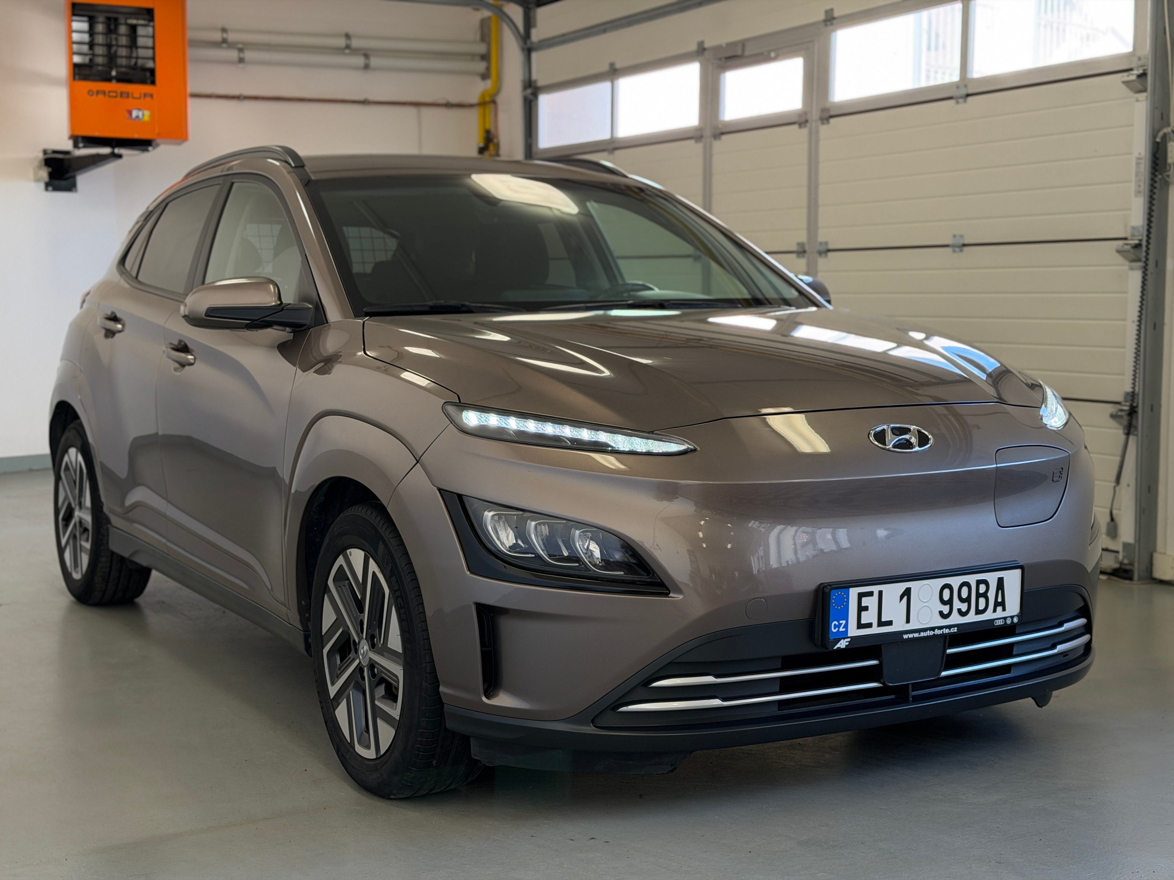 Hyundai Kona, EV STYLE MOTOR 150kw BAT64kw - fotka 4