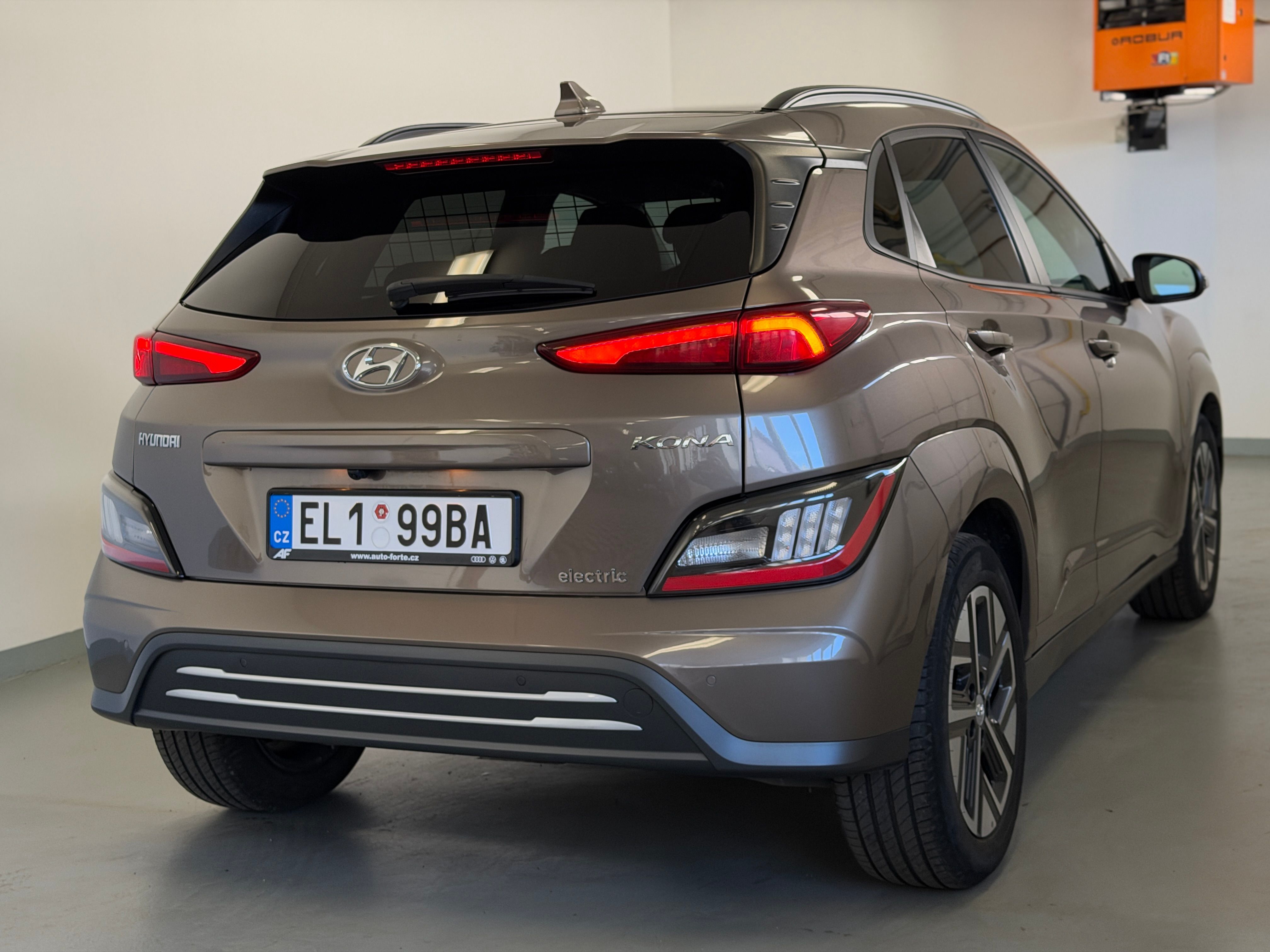 Hyundai Kona, EV STYLE MOTOR 150kw BAT64kw - fotka 5