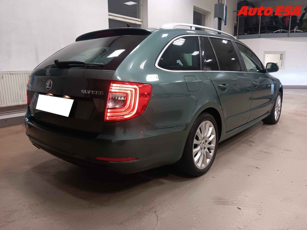 Škoda Superb, 2.0 TDi,1.maj,servis.kniha - fotka 2