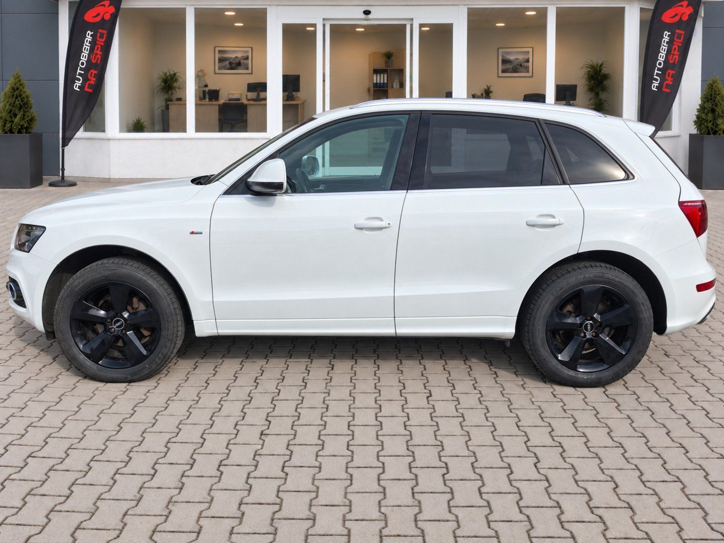 Audi Q5, 2.0TDI 125kW S-LINE QUATTRO - fotka 5