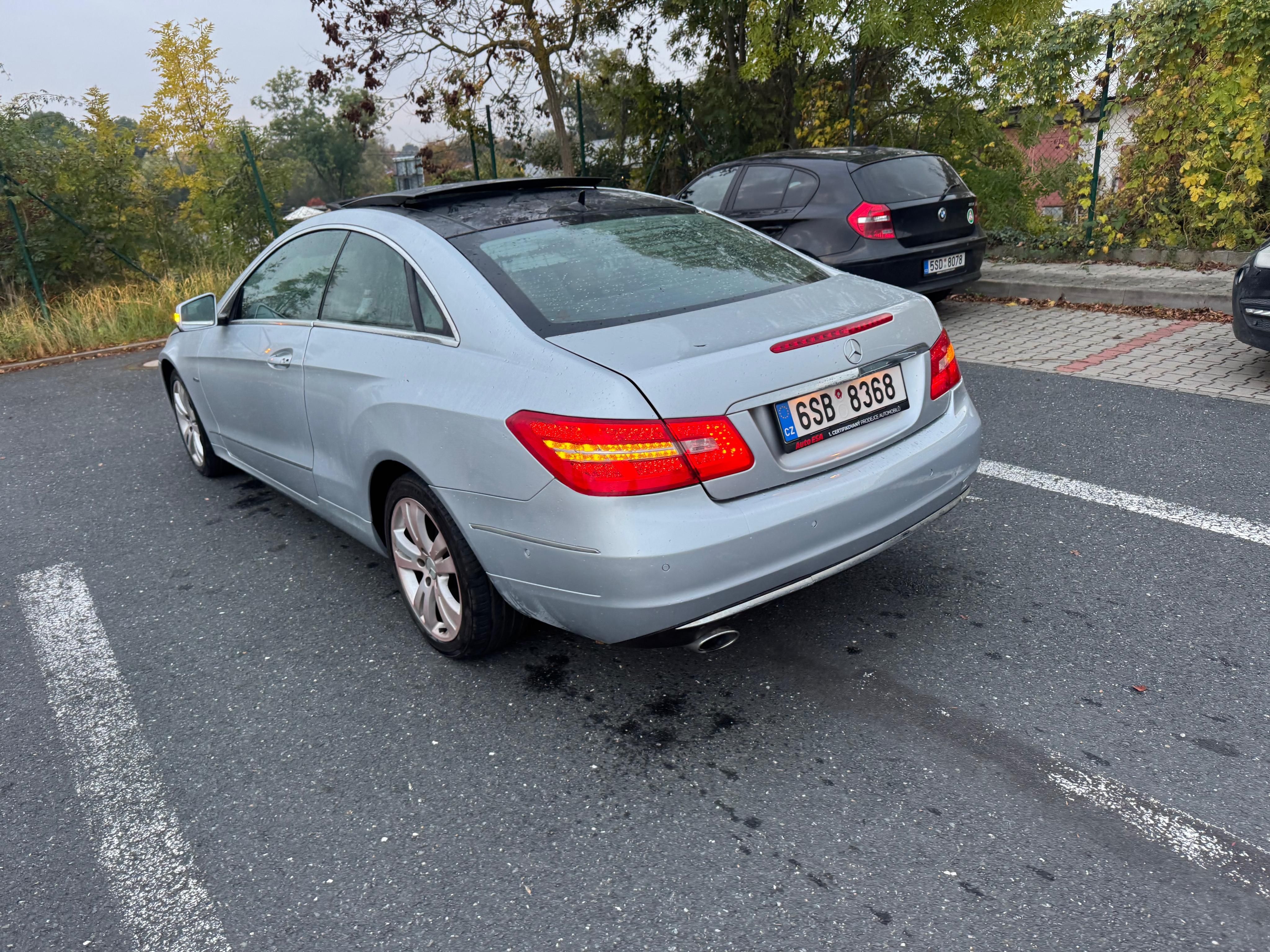 Mercedes-Benz Třídy E, Prodam Mercedes E coupe C207 2 - fotka 5