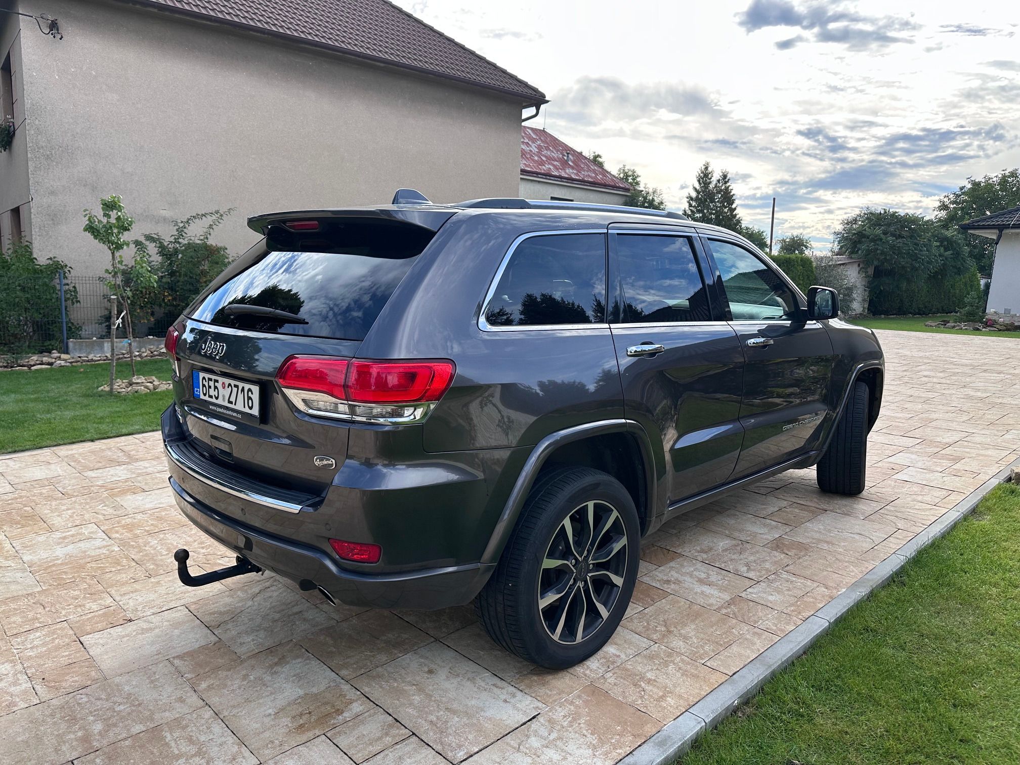 Jeep Grand Cherokee, zimní pneu v ceně - fotka 5