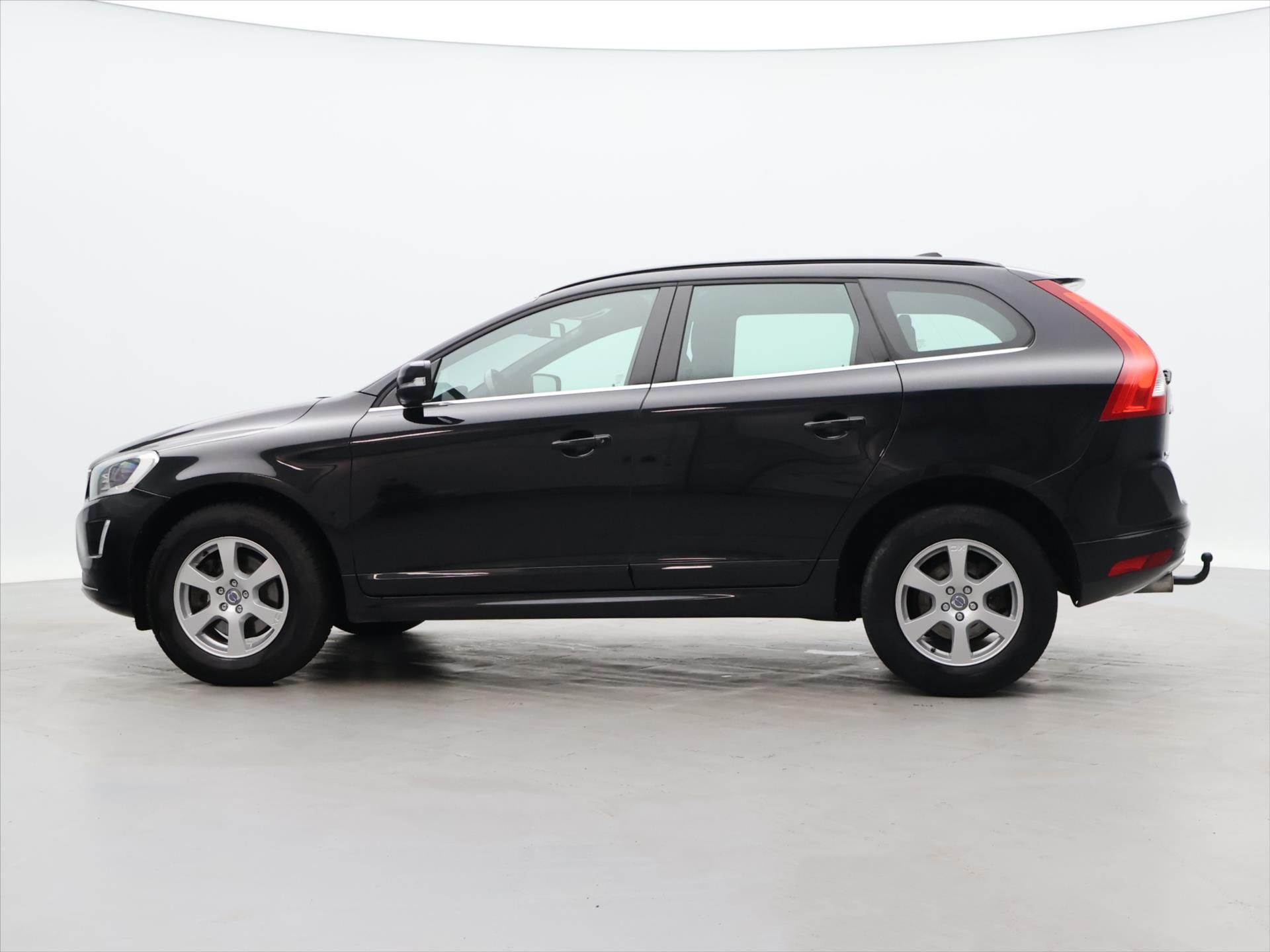 Volvo XC60, 2,0 D4 120kW Momentum AUT - fotka 4