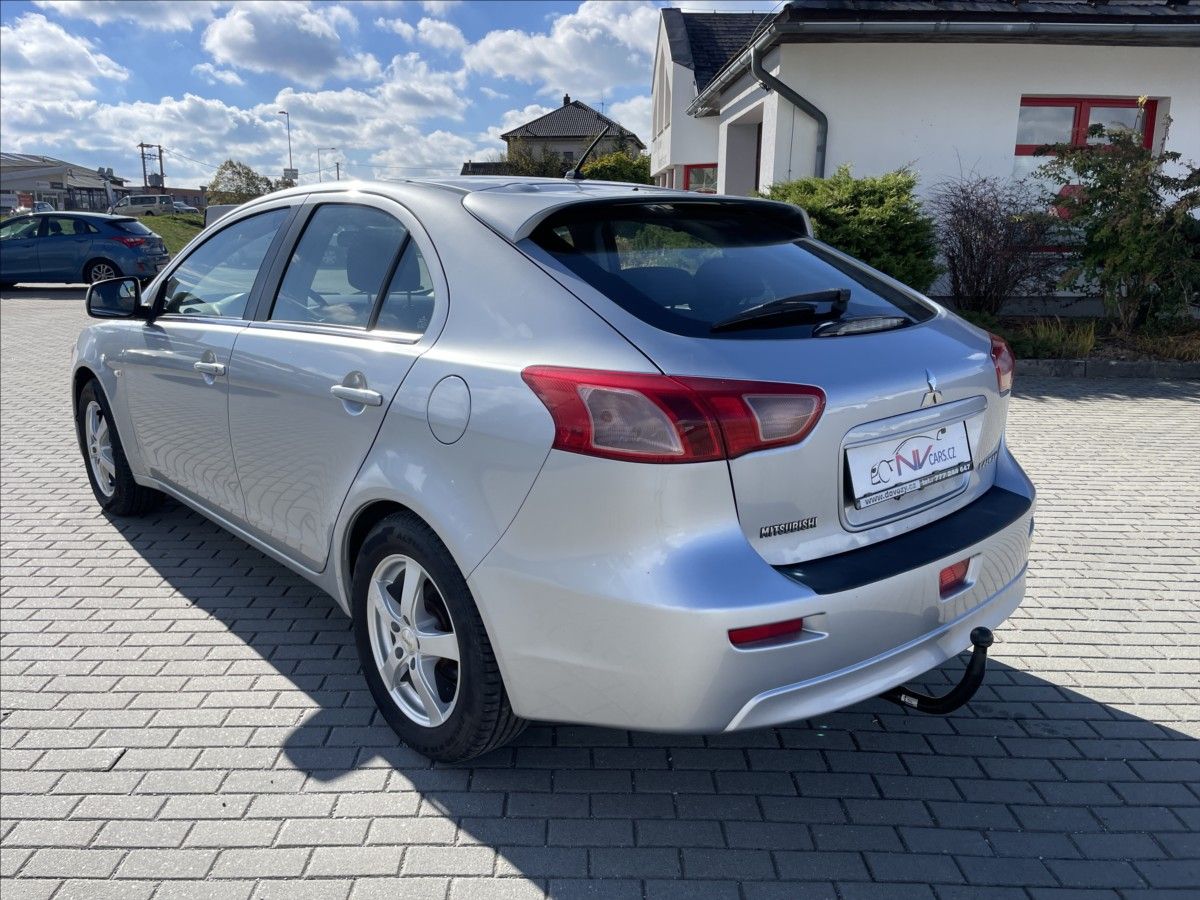 Mitsubishi Lancer, 1,6 i 86kw Invite Klima Tažné - fotka 3