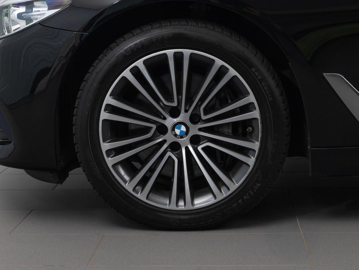 BMW Řada 5, 540i xDrive Touring - fotka 6