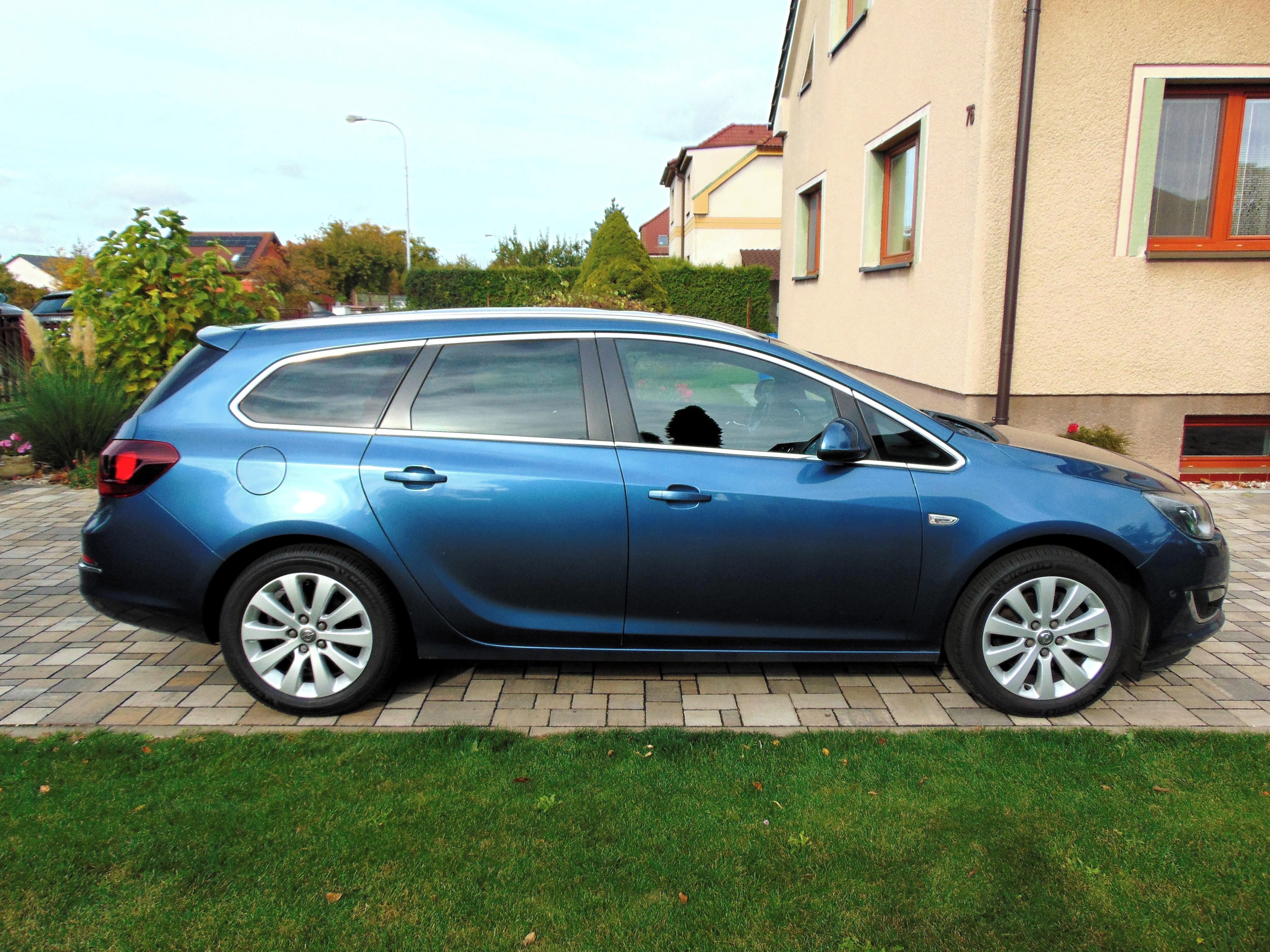 Opel Astra, OPEL ASTRA 1.6 CDTI,ČR,1.MAJ - fotka 4
