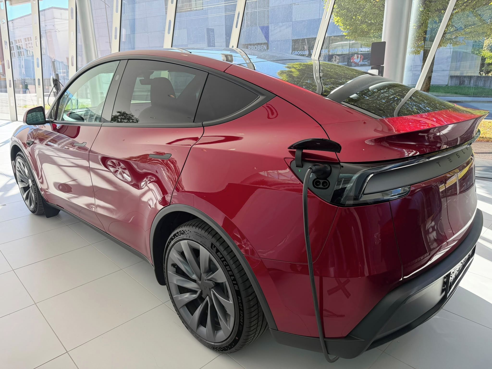 Tesla Model Y, Premium LR AWD, Tažné, 20"kola - fotka 4