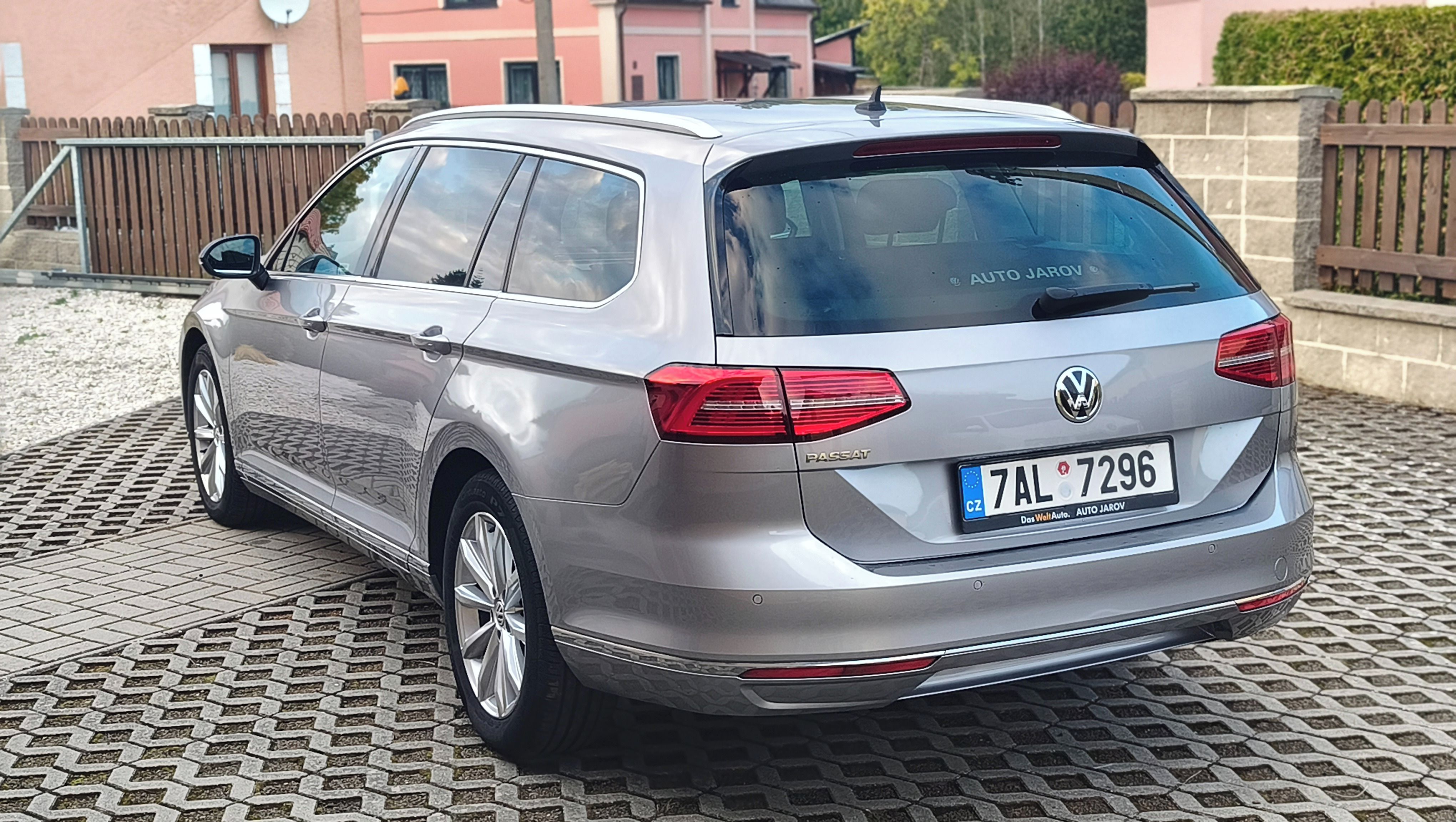 Volkswagen Passat, 2,0 TDI,DSG,HIGHLINE,NOVÉ ČR - fotka 4