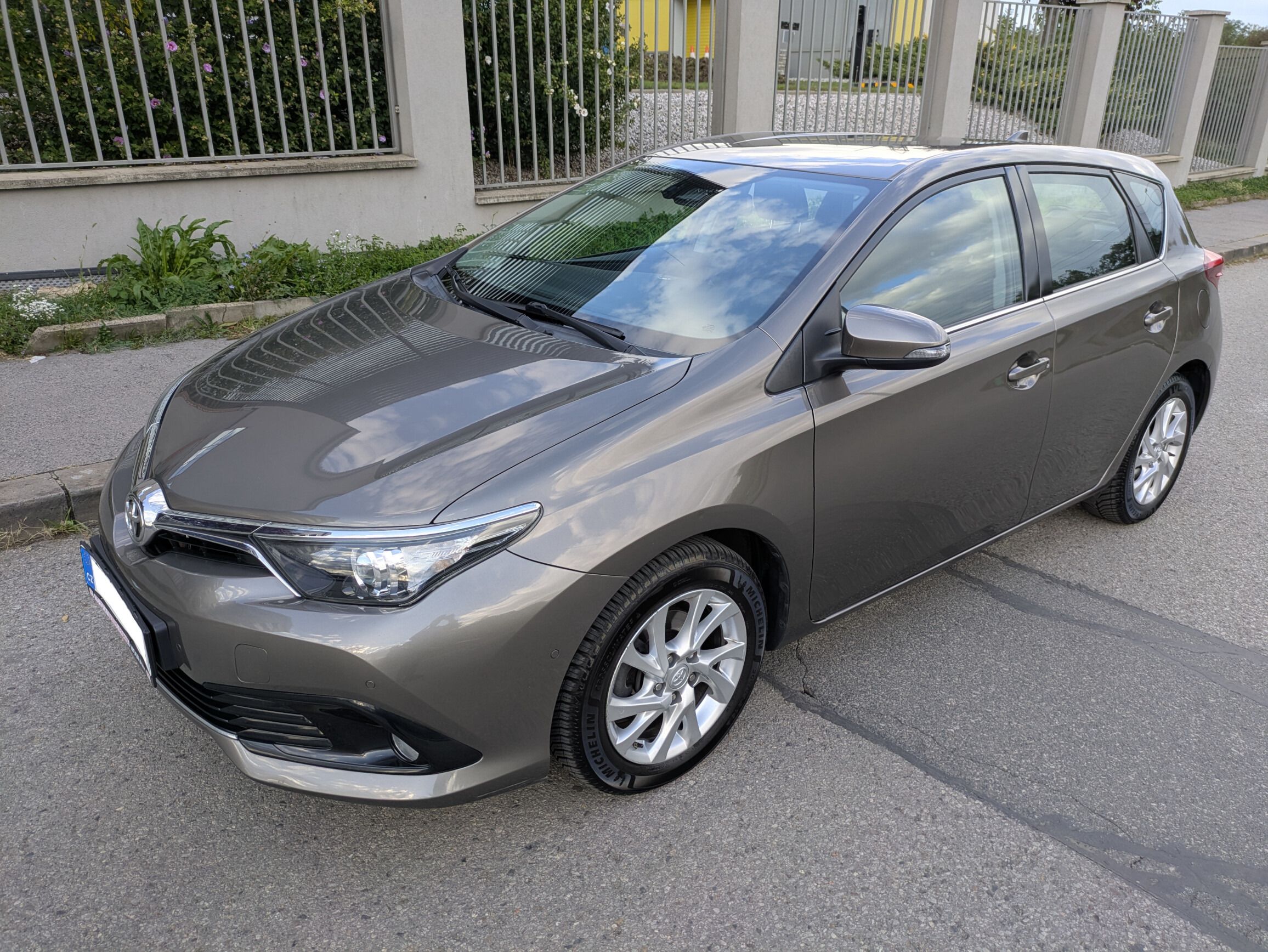 Toyota Auris, 1.6, 97 kW, 1. maj. ČR - fotka 2