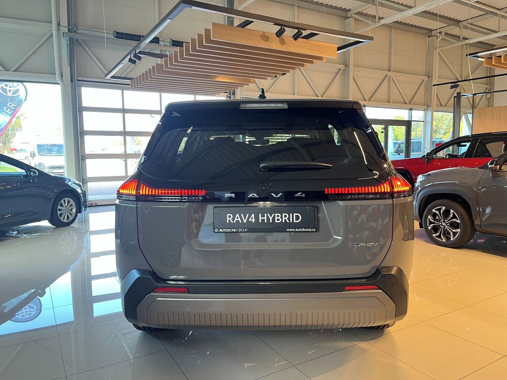 Toyota Rav4, 2.5L PHEV 4x4 Executive - fotka 6