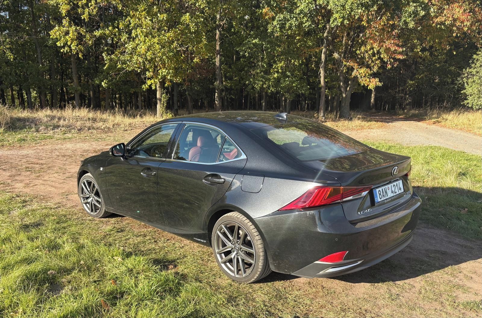 Lexus IS, 300h F-Sport Plus 1 maj 2021 - fotka 4