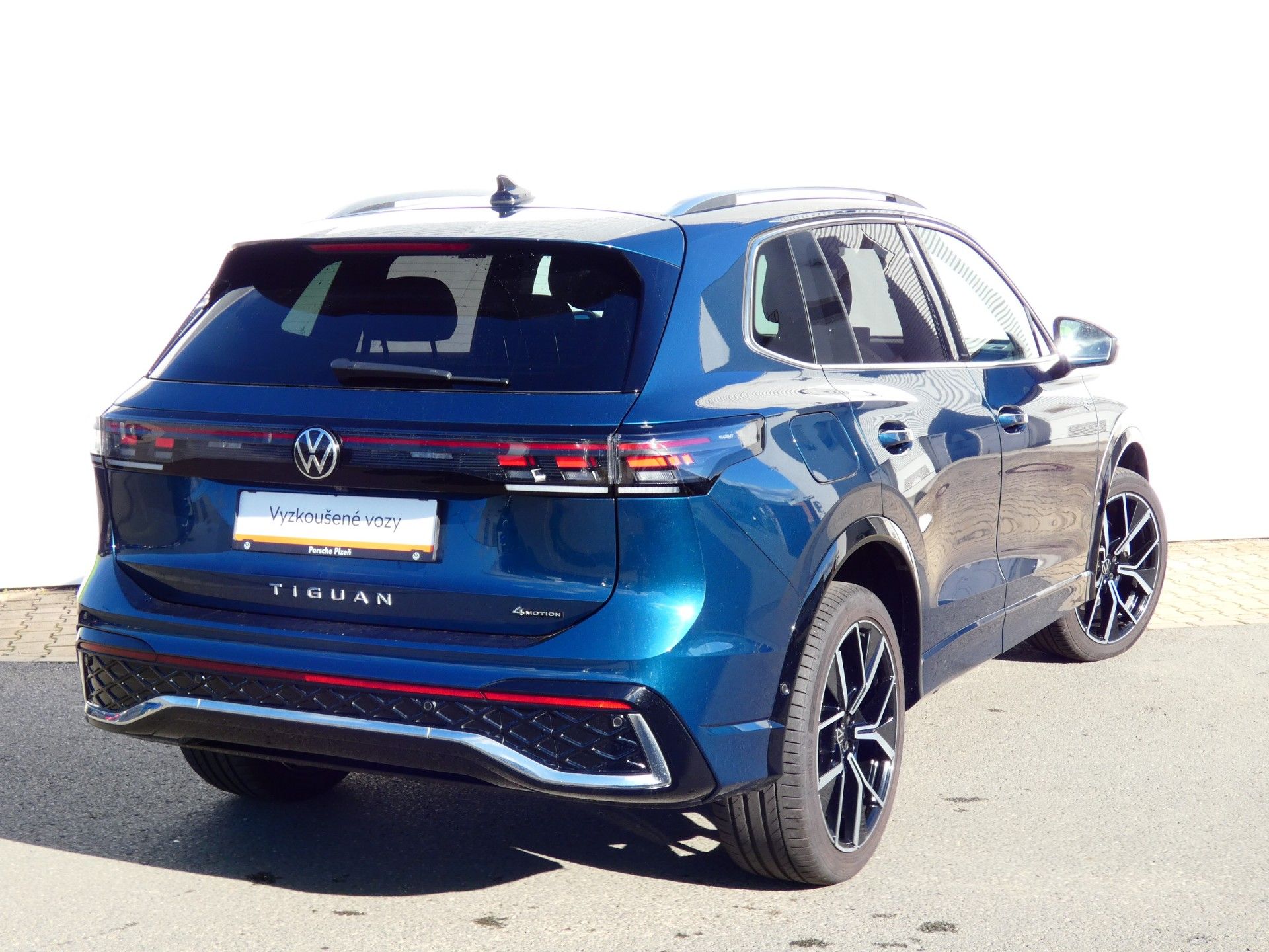 Volkswagen Tiguan, R-Line 2.0 TDI 142KW 4MOTION - fotka 2
