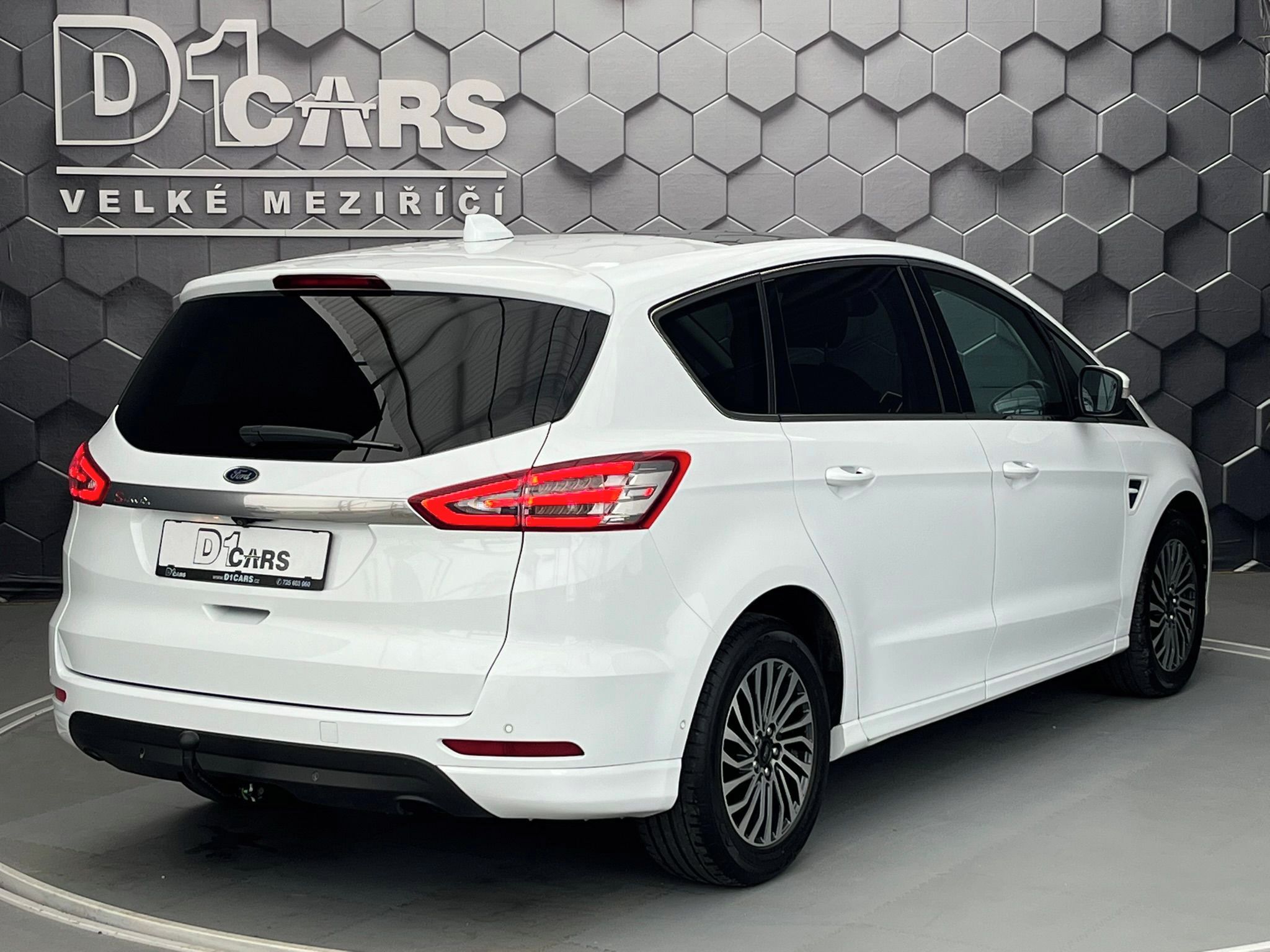 Ford S-MAX, 2.0 EB Titanium LED manuál - fotka 4