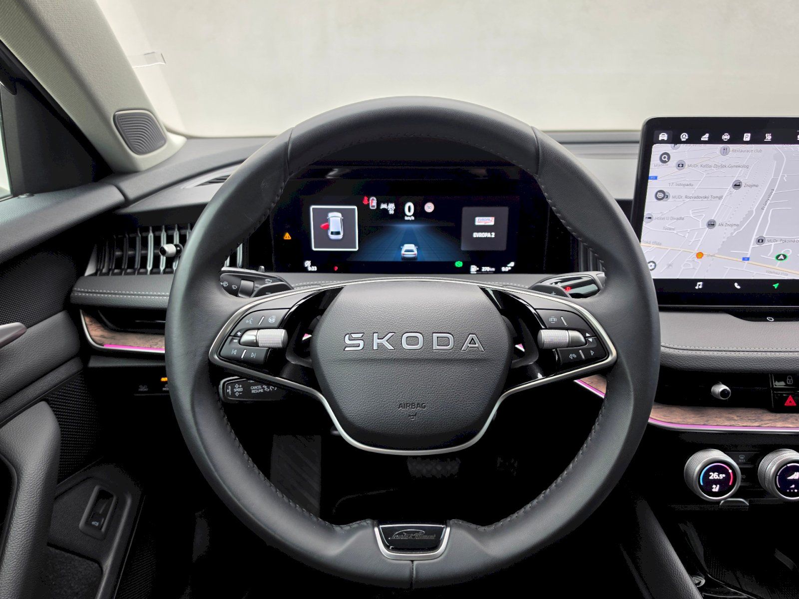 Škoda Superb, COMBI 2,0TDI 110KW DSG L&K - fotka 6