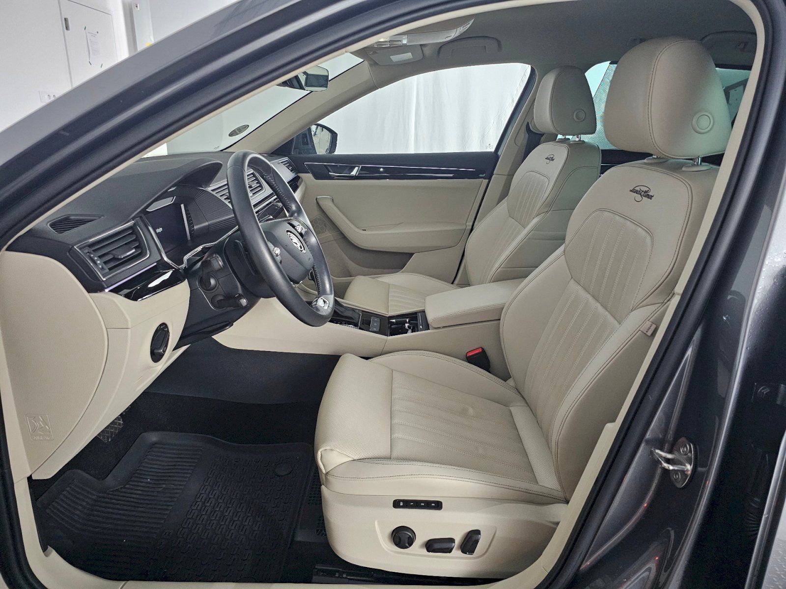 Škoda Superb, COMBI 2.0TSI 206kW 4X4 Laurin - fotka 6