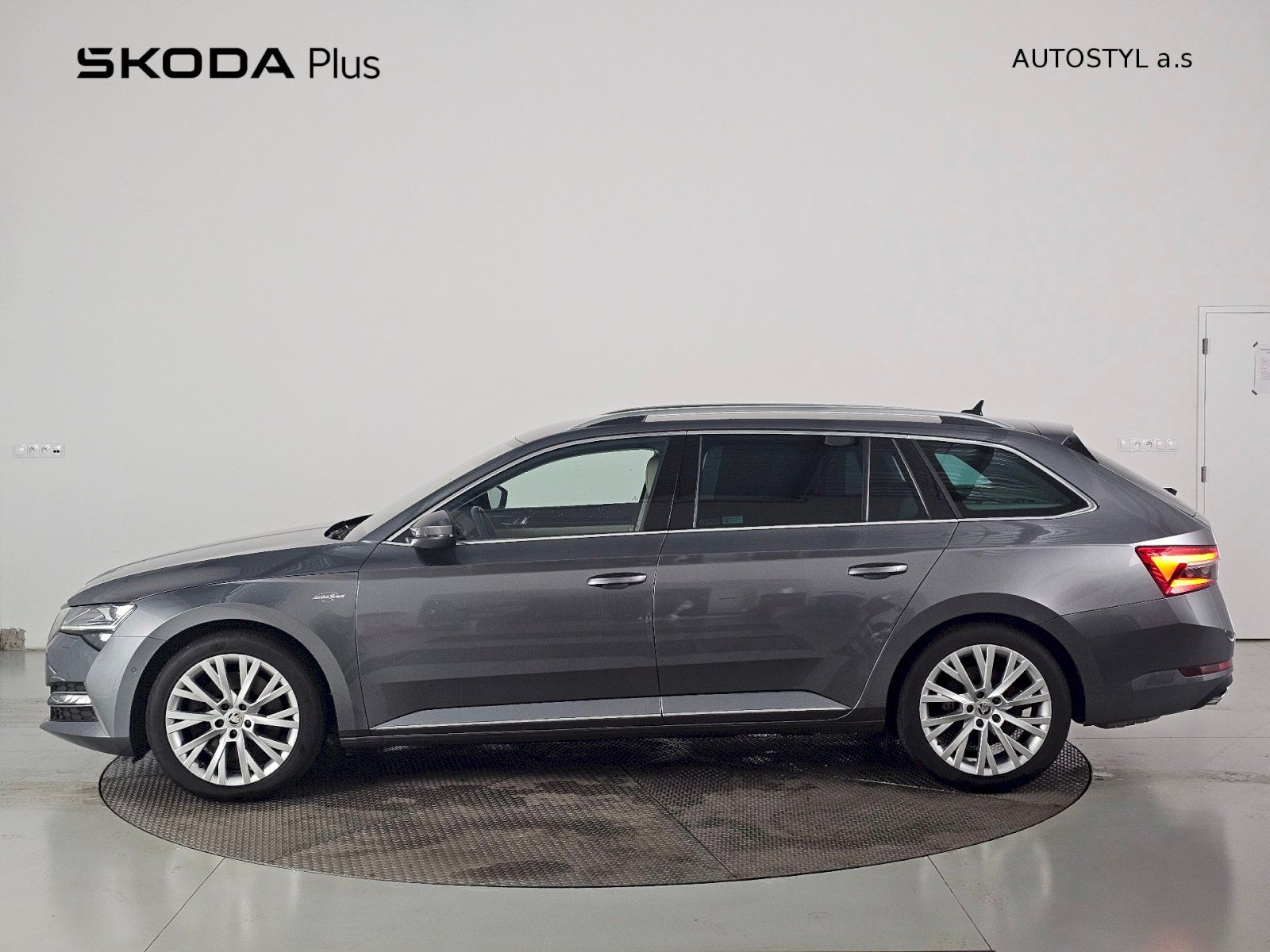Škoda Superb, COMBI 2.0TSI 206kW 4X4 Laurin - fotka 3