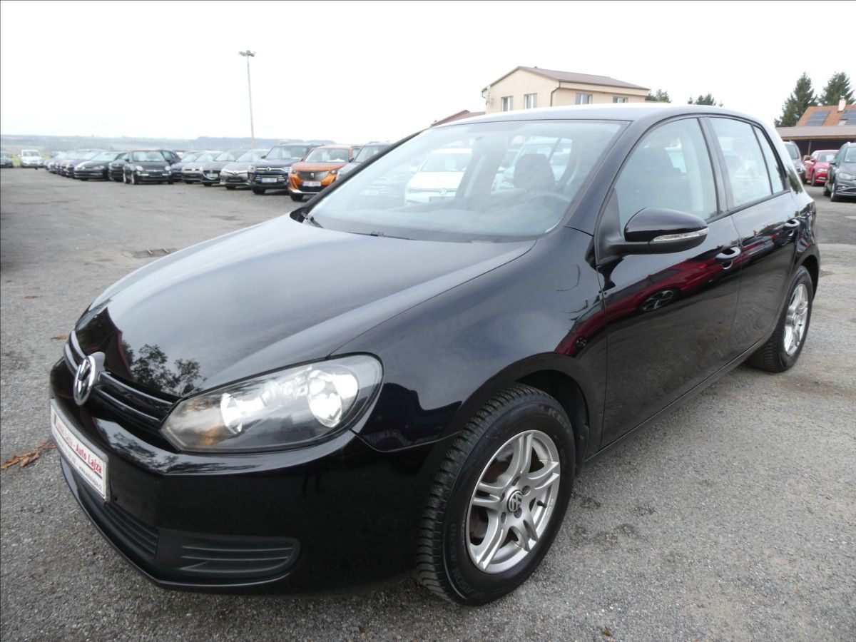 Volkswagen Golf, 1,6 TDi 77kW serviska, závěs - fotka 3