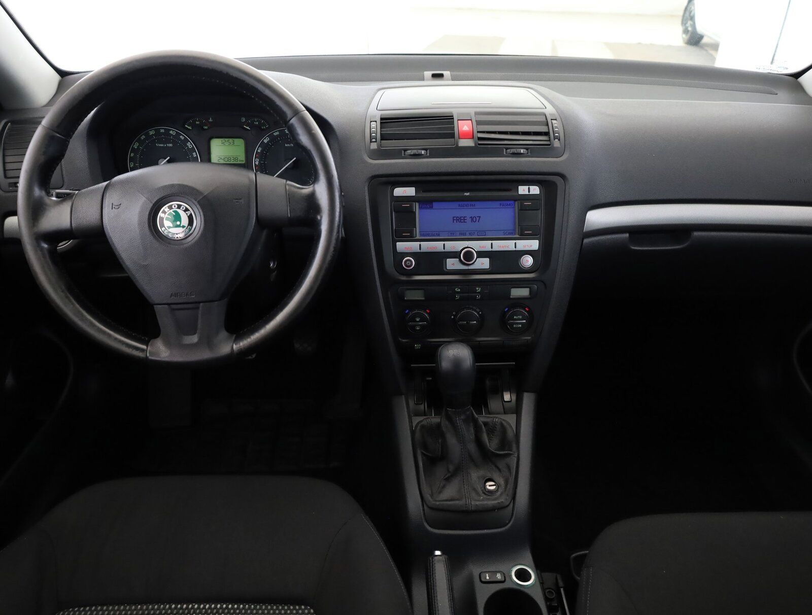 Škoda Octavia, 2.0, Ambiente, Tažné, Klima - fotka 2