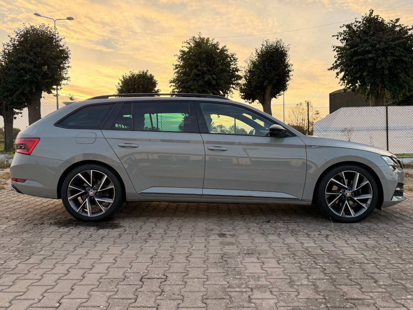 Škoda Superb, 1.5 TSI DSG Sportline - fotka 4