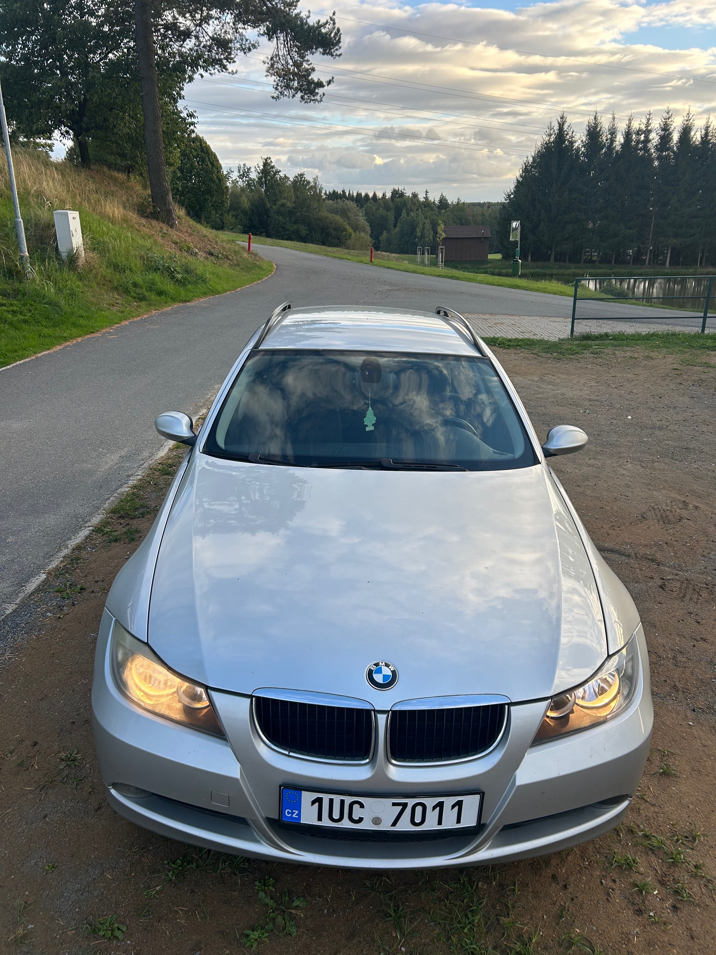 BMW Řada 3, E91 318i, rv. 2008, 105kw - fotka 4