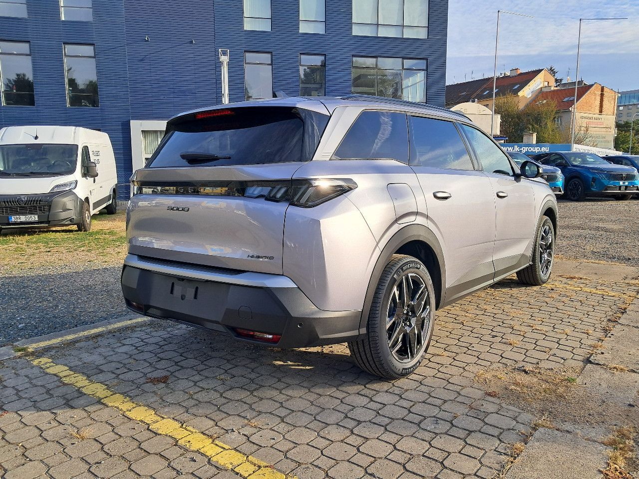 Peugeot 5008, ALLURE Hybrid 145 e-DCS6-7 mís - fotka 5