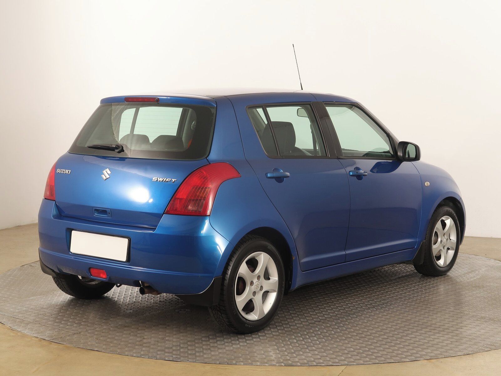 Suzuki Swift, 1.3 - fotka 5