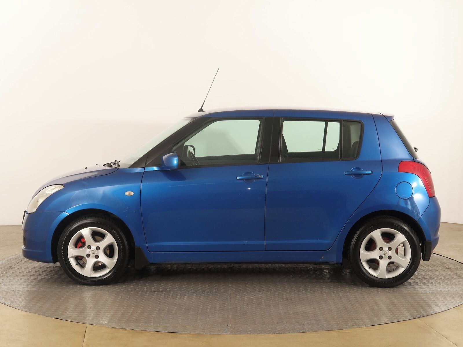 Suzuki Swift, 1.3 - fotka 3