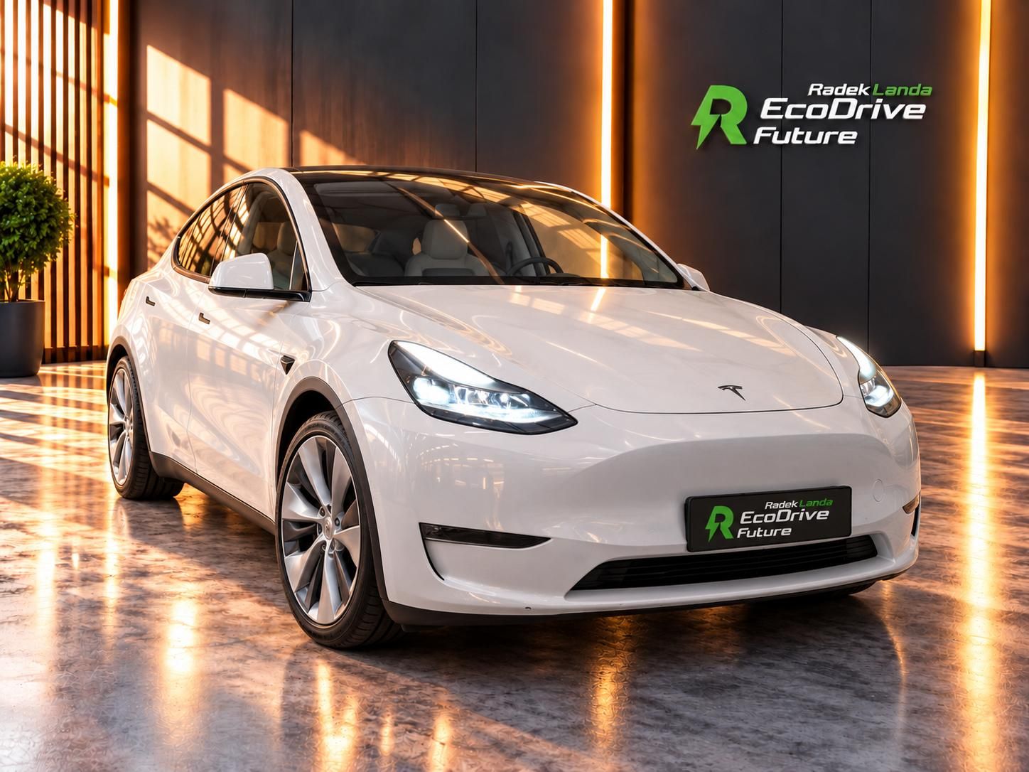 Tesla Model Y, Bílý interiér, AMD, tažné