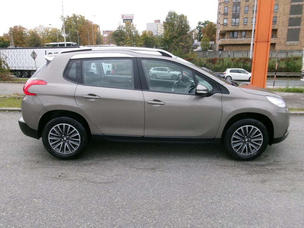 Peugeot 2008, 1.2i 81kW KOUPENO ČR,1.MAJITEL - fotka 5