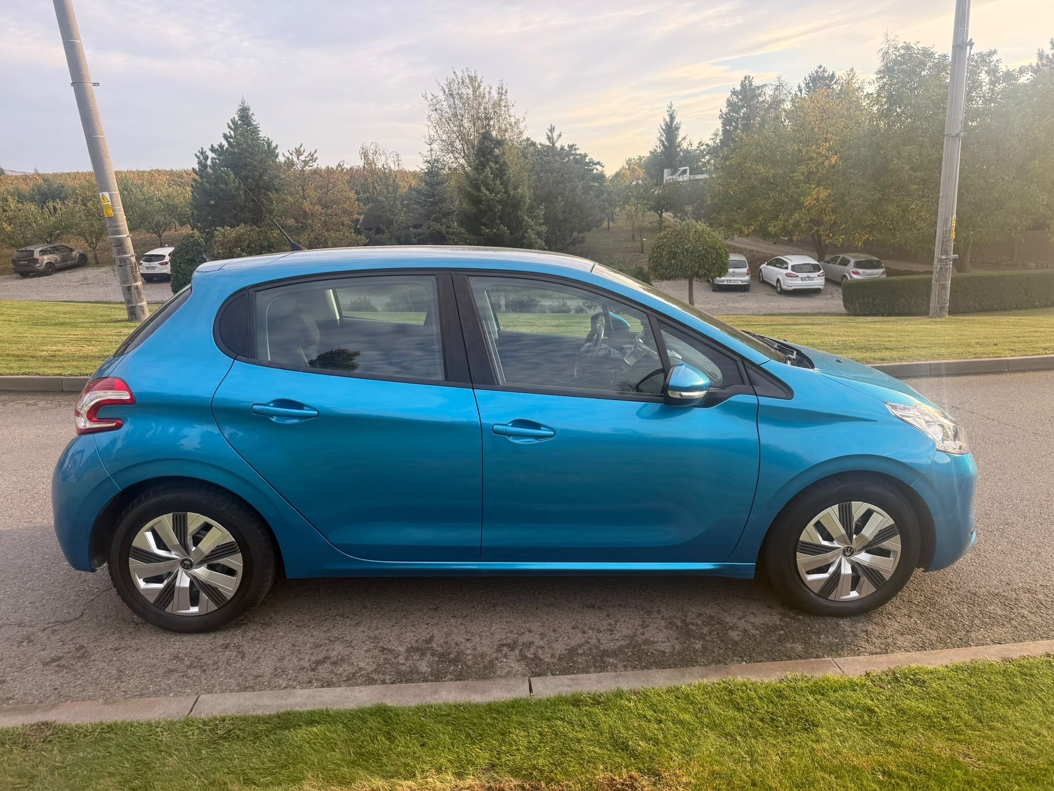 Peugeot 208, 1.4 i 50KW MAN - fotka 4