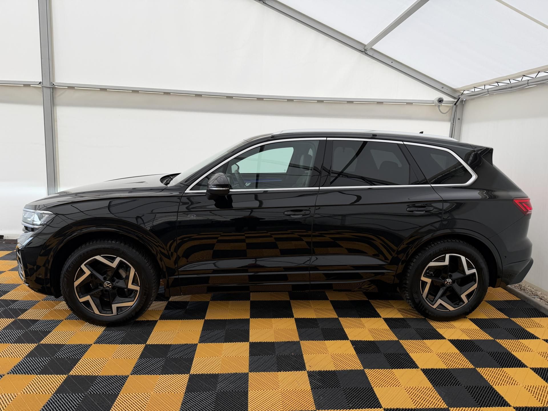 Volkswagen Touareg, 3.0Tdi*1-MAJ*DPH*HUD*R-LINE* - fotka 4