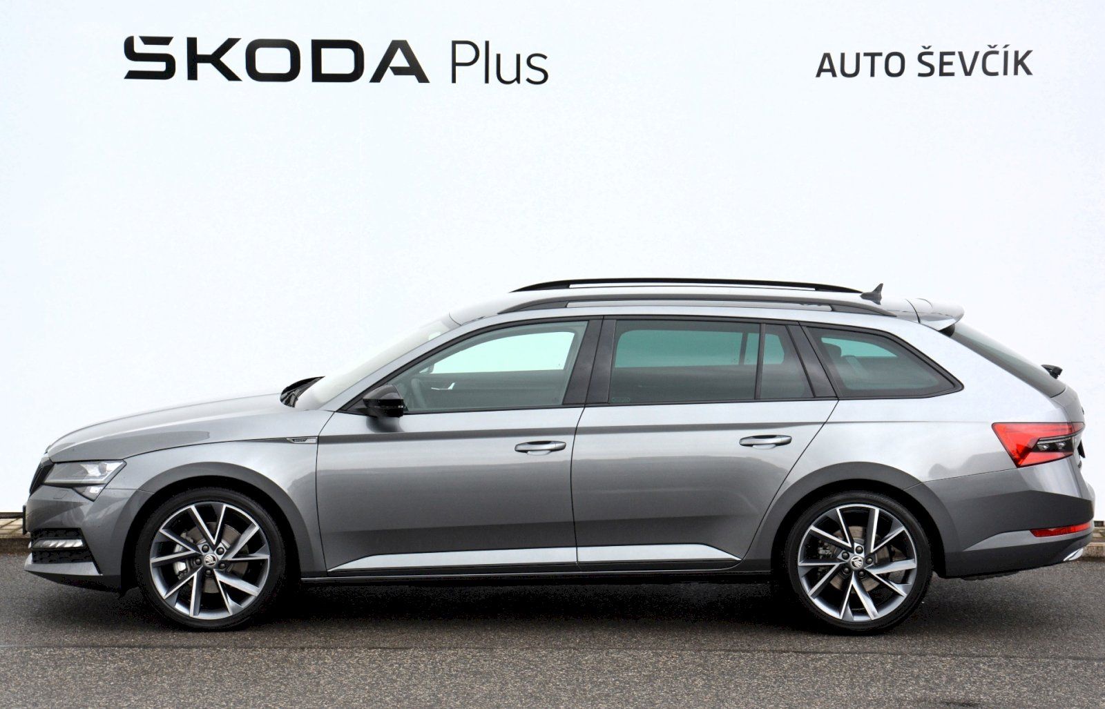Škoda Superb, Combi SportLine 2,0 TDI 147 kW - fotka 3