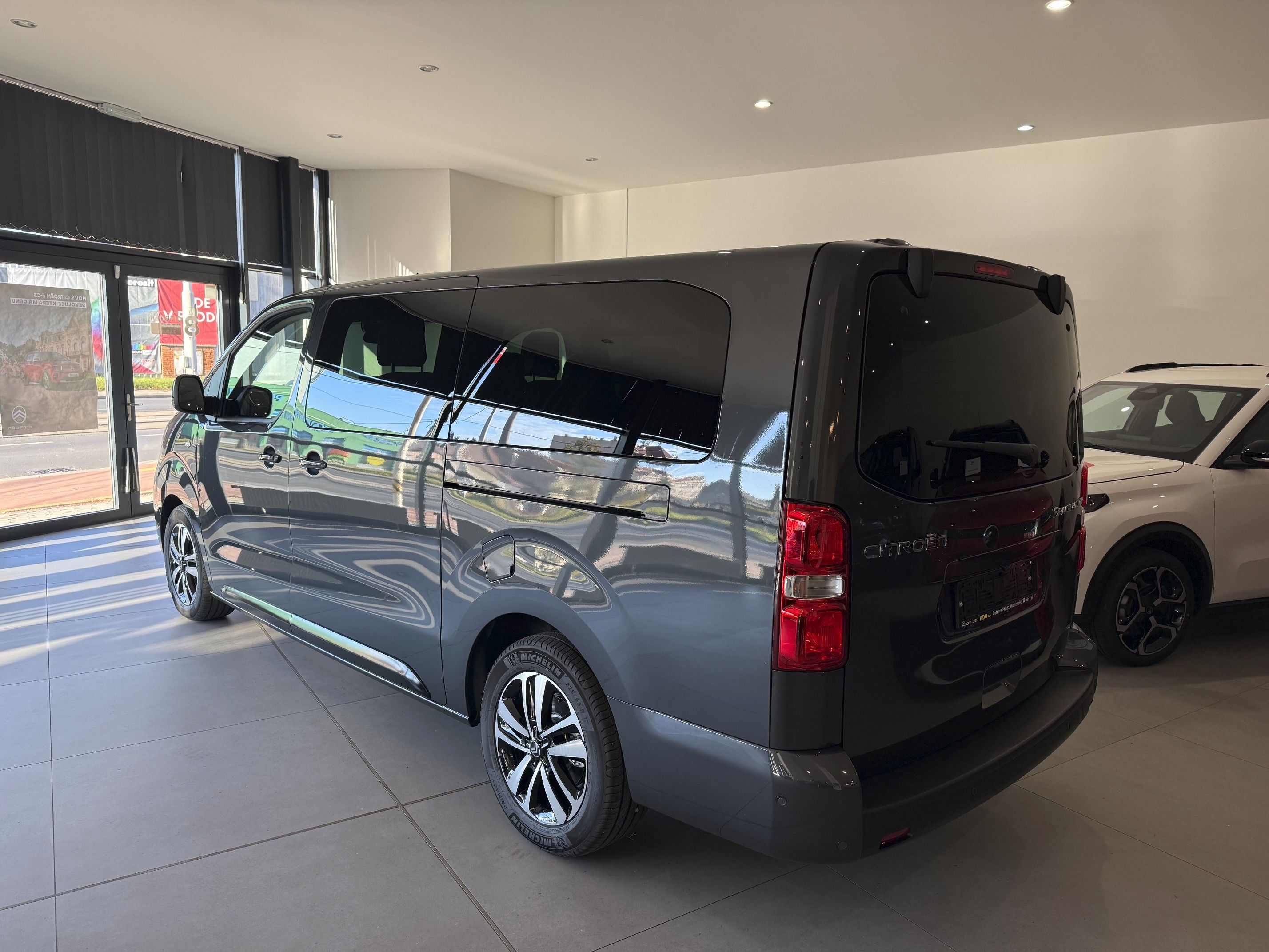 Citroën SpaceTourer, SHINE L3 2.2 BlueHDi 180 S&S E - fotka 3