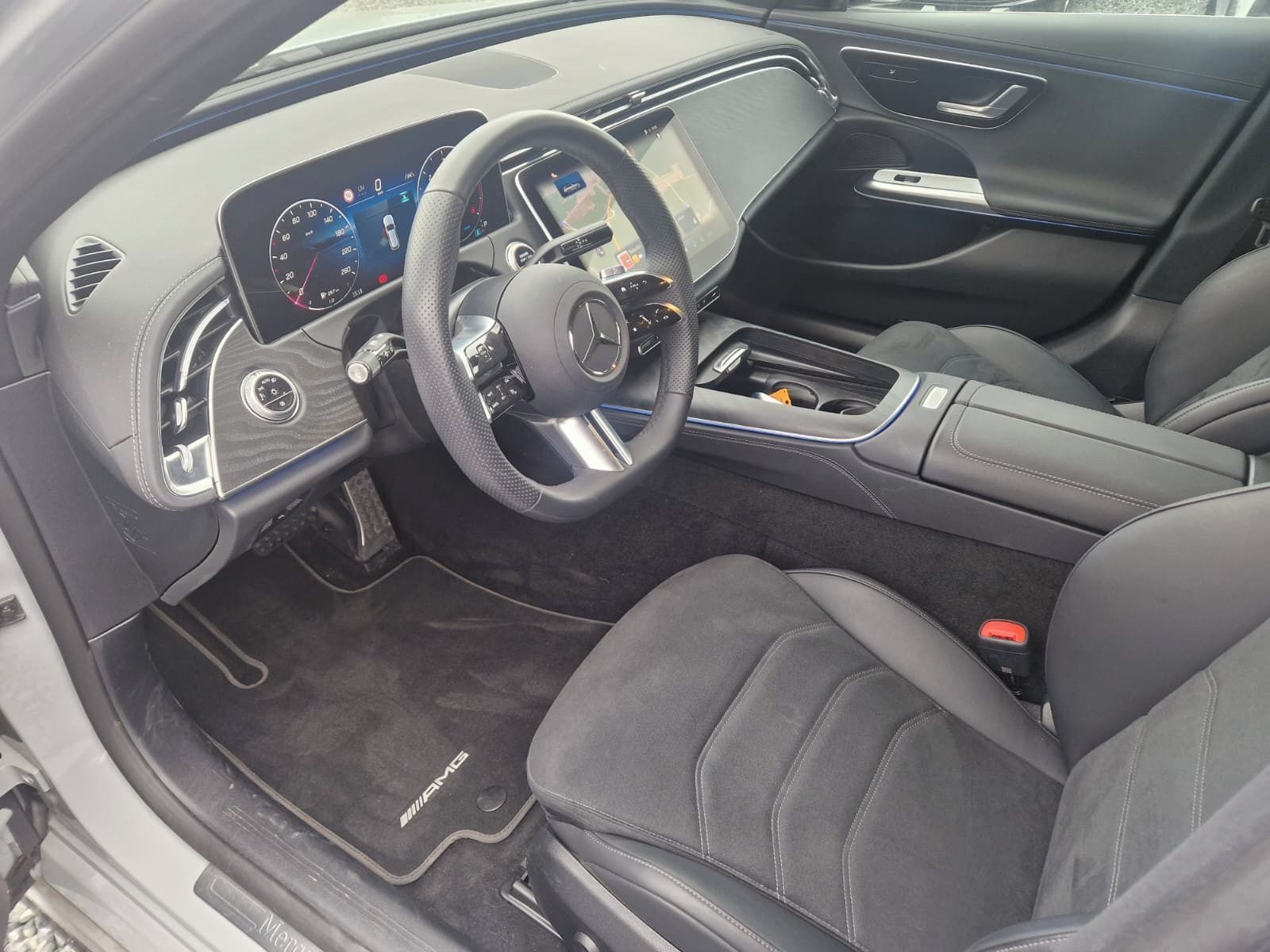 Mercedes-Benz Třídy E, Mercedes BENZ E220d - fotka 2