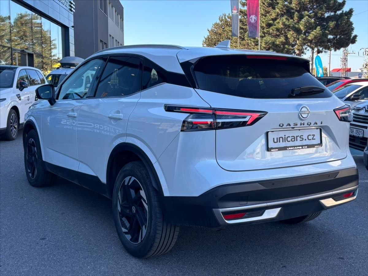 Nissan Qashqai, 1,3 DIG-T  X-Tronic N-Connecta - fotka 4