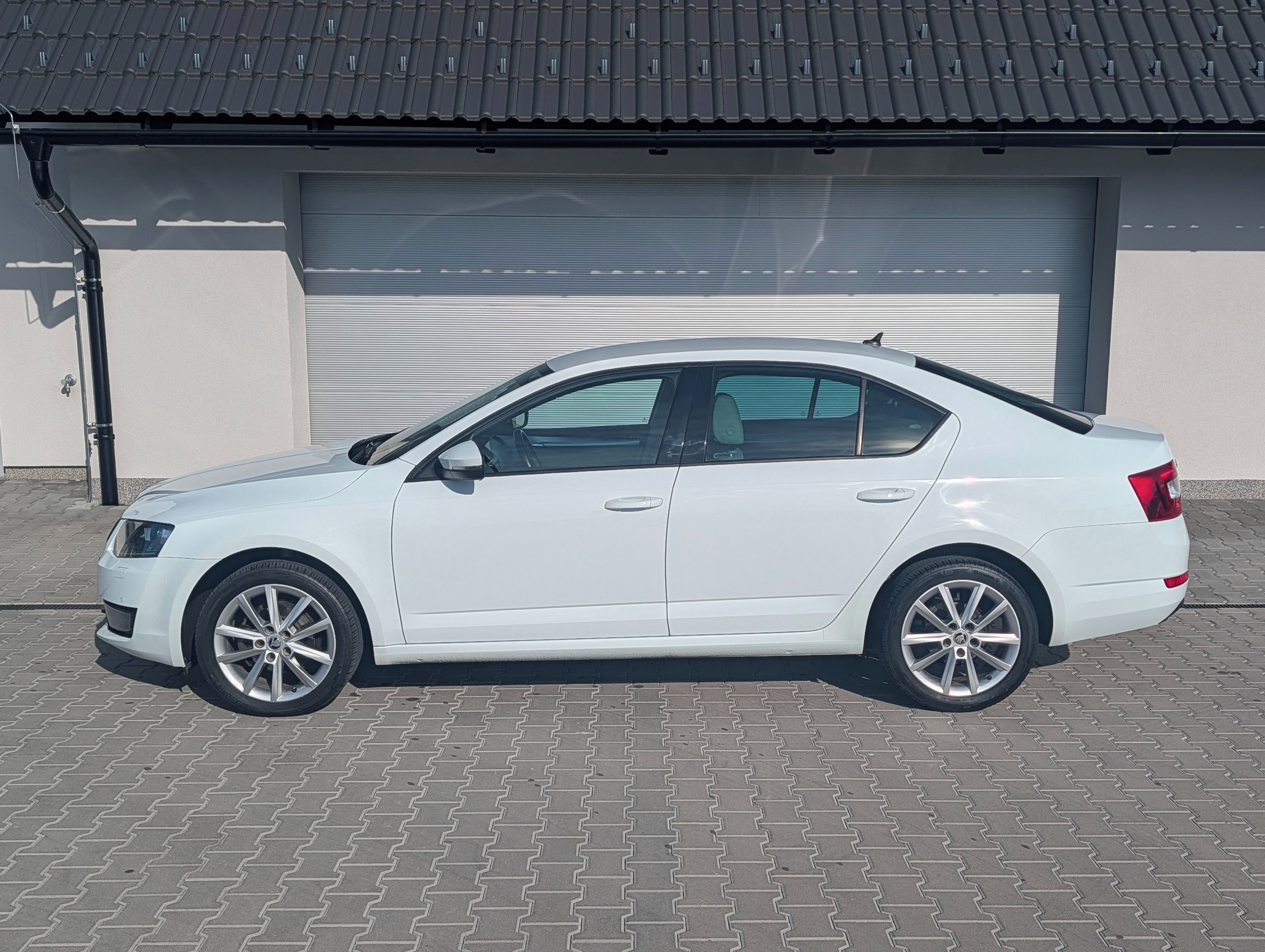 Škoda Octavia, 1.6 TDI, velmi pěkný stav - fotka 3