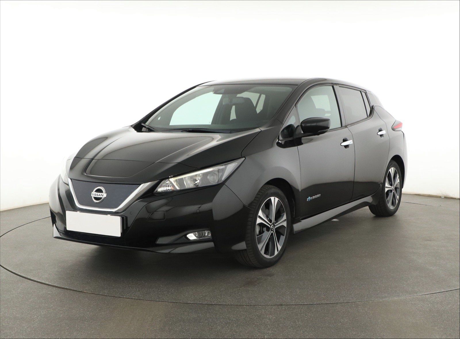 Nissan LEAF, 40 kWh, SoH 81%, Automat - fotka 3