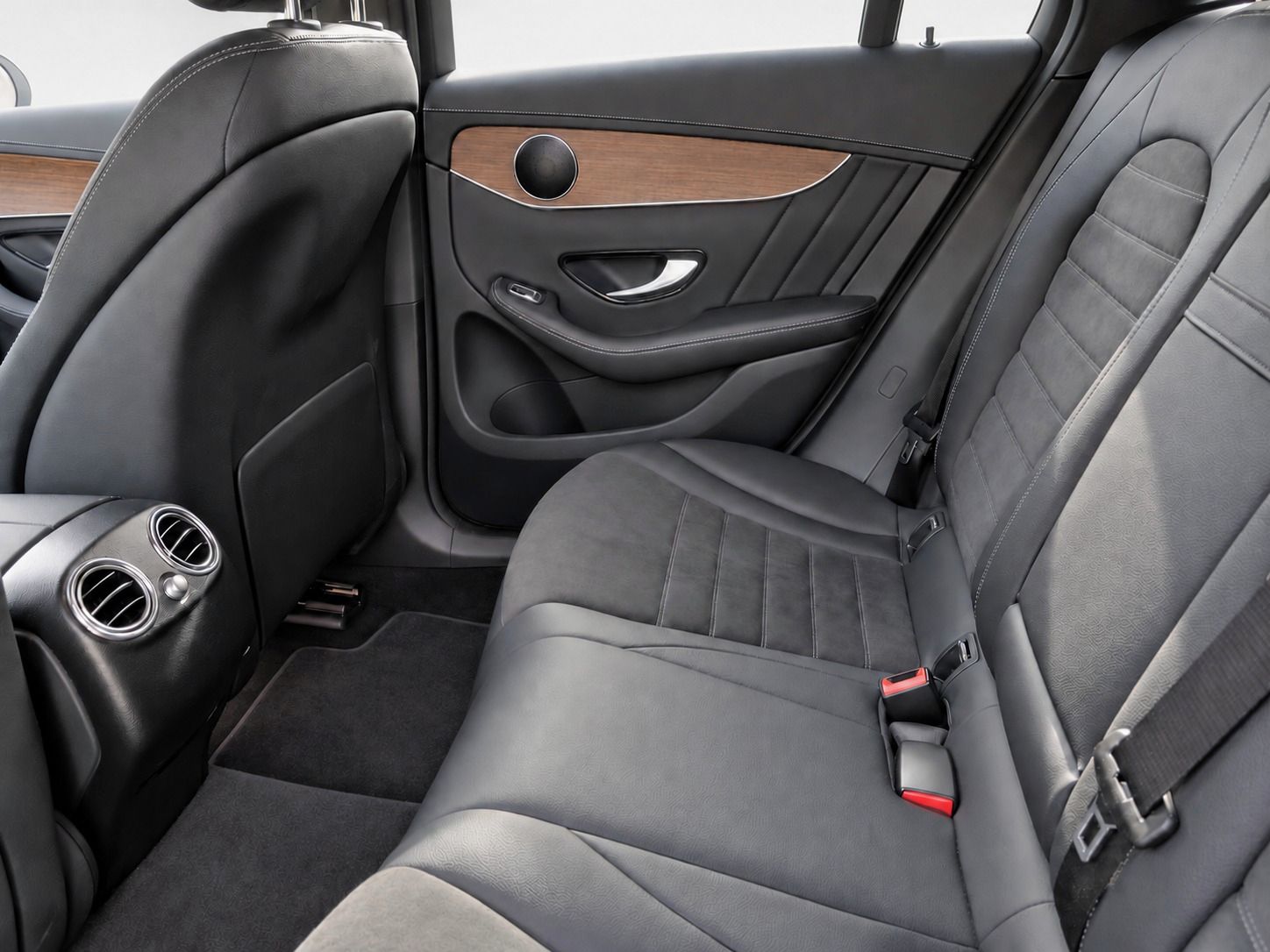 Mercedes-Benz GLC, Mercedes-Benz GLC 200 4MATIC - fotka 4