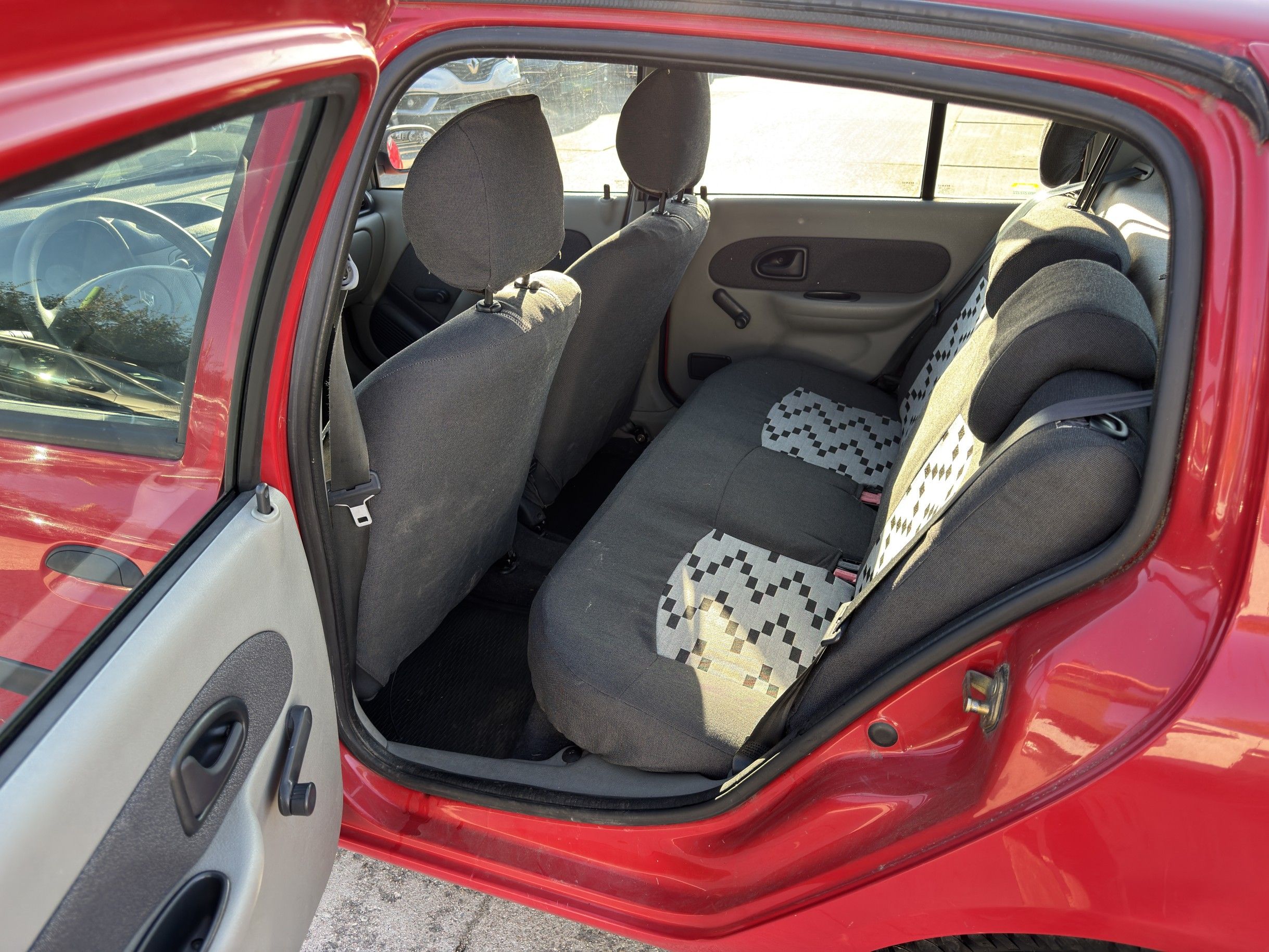 Renault Thalia, 1.4 i 55 kW - fotka 6