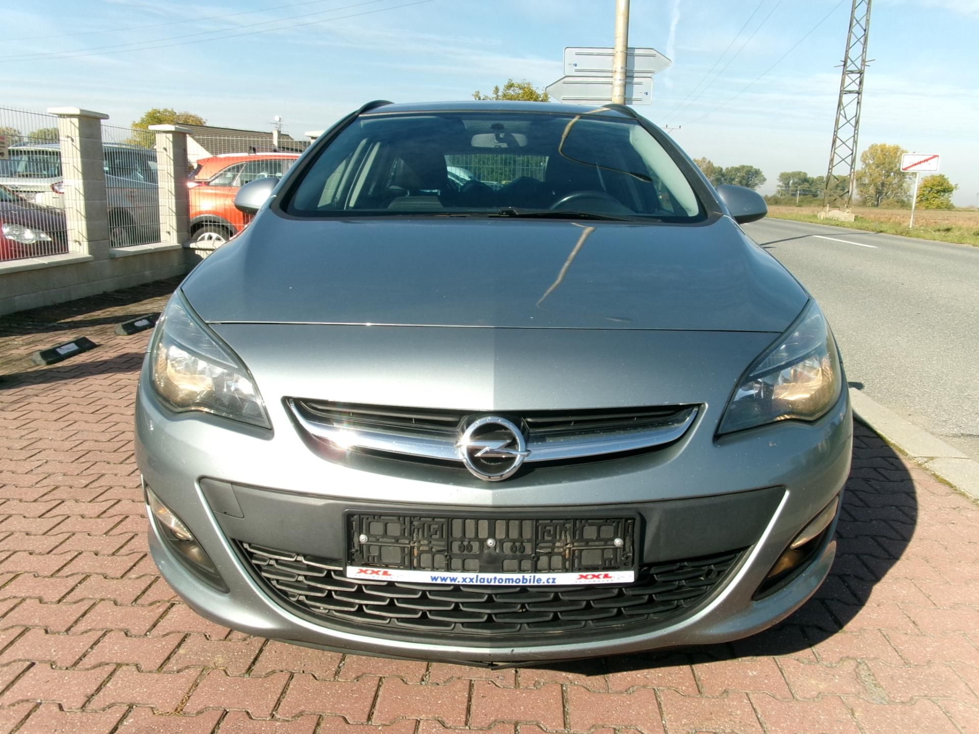 Opel Astra, 1,4T KLIMA VÝHŘEV BT TEMP - fotka 4