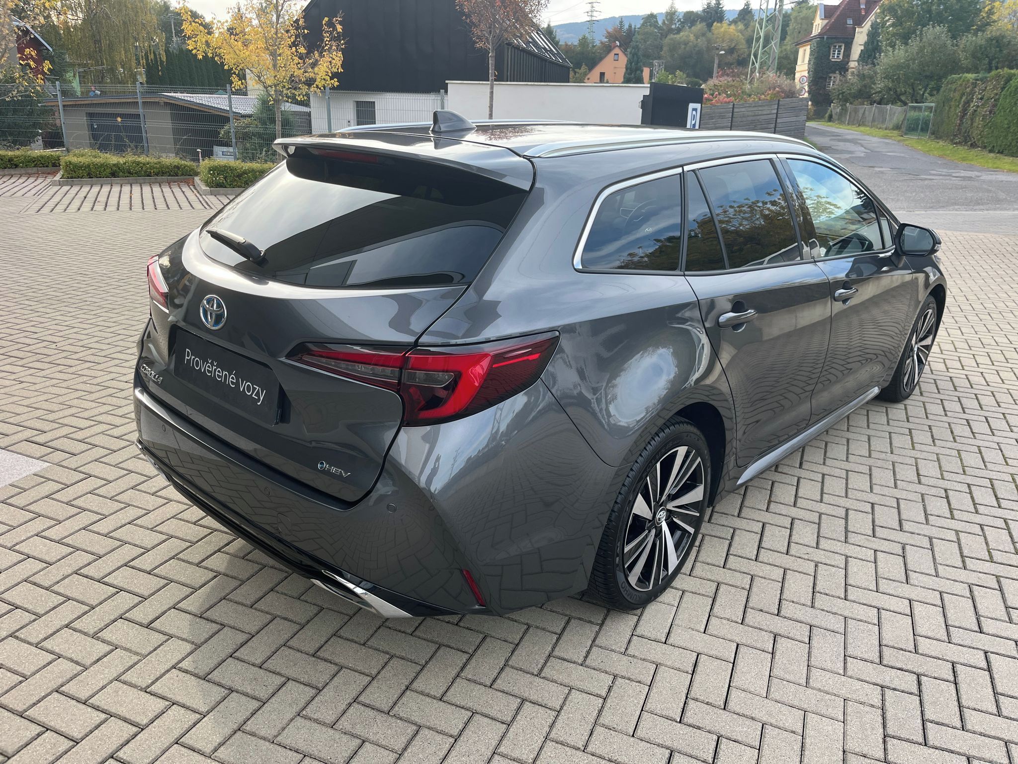 Toyota Corolla, 1.8 Hybrid e-CVT Style TS - fotka 6