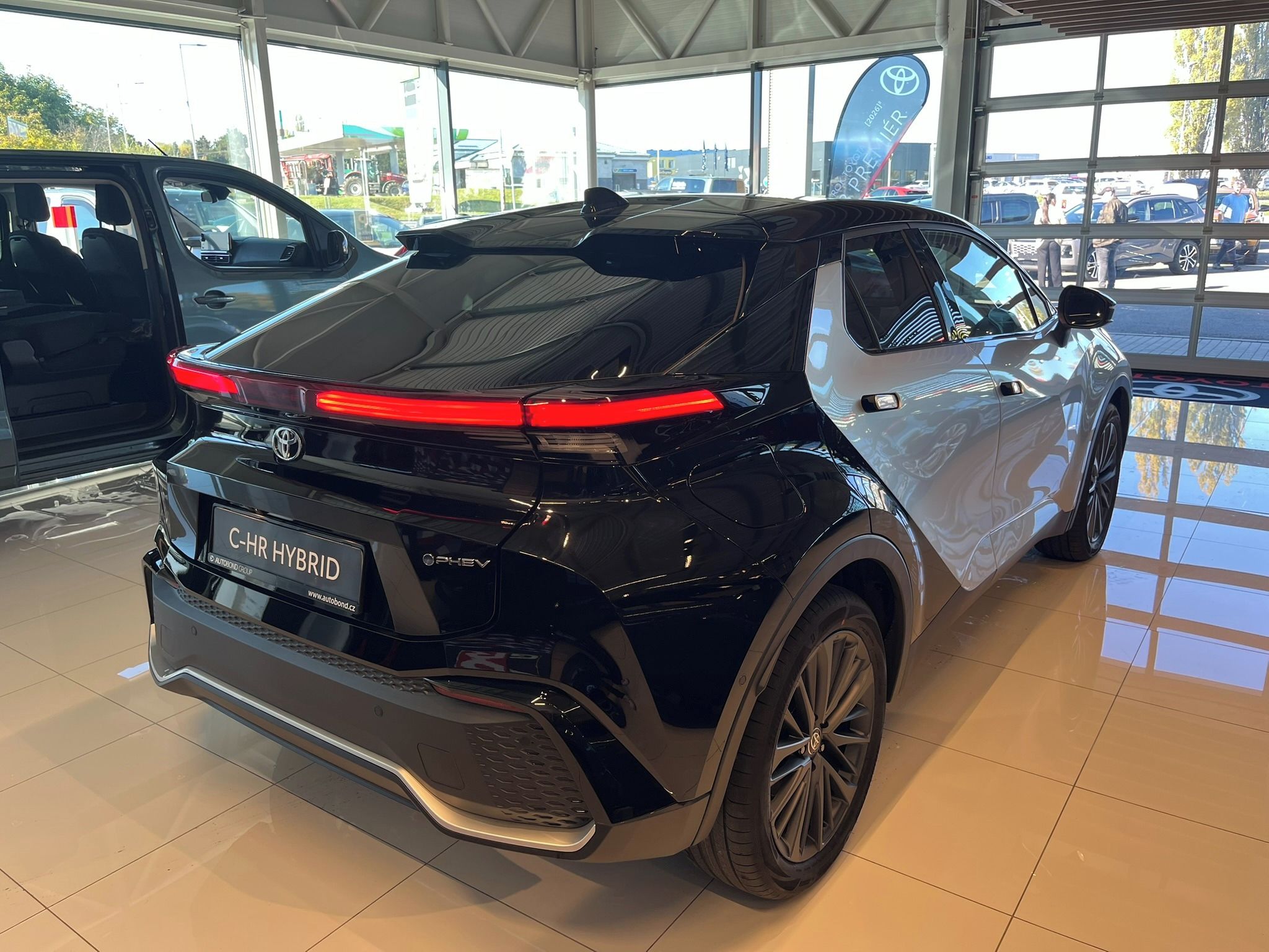 Toyota C-HR, 2.0 PHEV Tokyo Edition - fotka 6