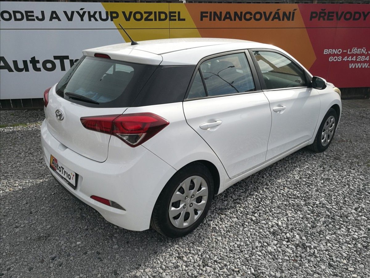 Hyundai i20, 1,3 i servis.knížka - fotka 3