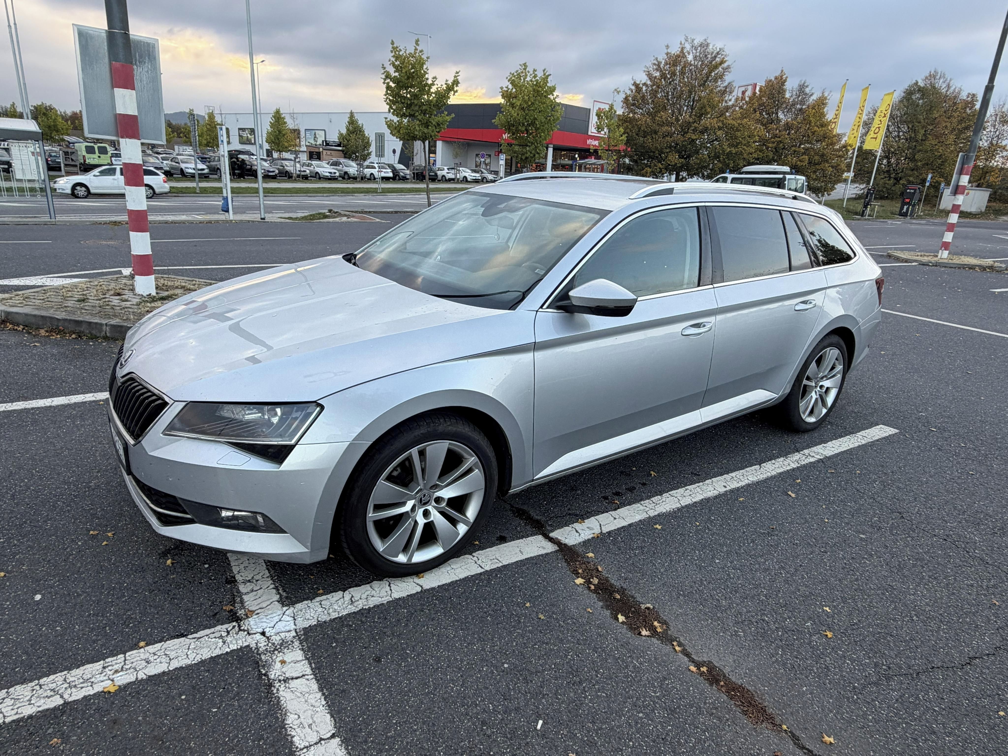 Škoda Superb, 2,0 TDI/140kW NAVI