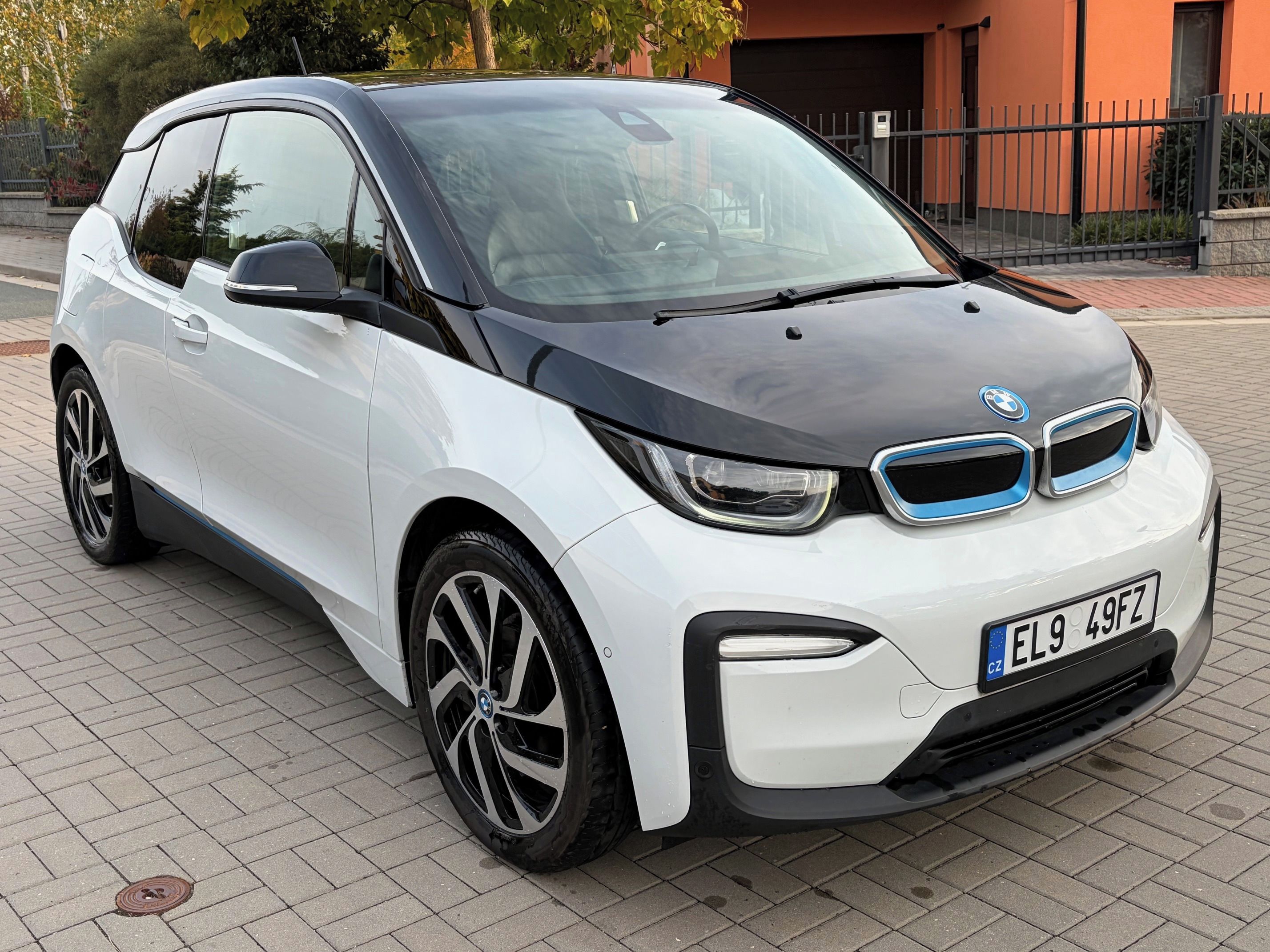 BMW i3, 120Ah facelift, kůže,velká nav - fotka 2