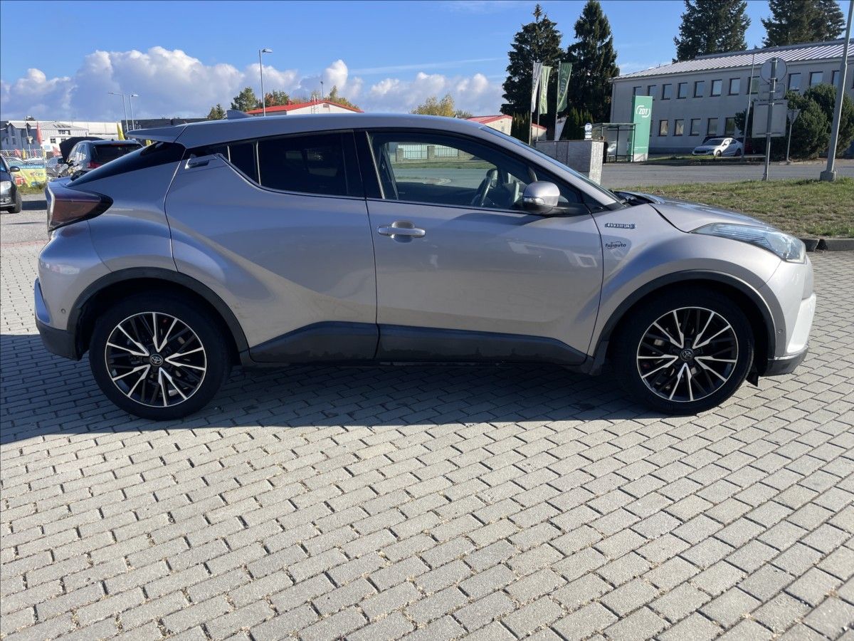 Toyota C-HR, 1,8 i 72kw Hybrid e-CVT - fotka 5