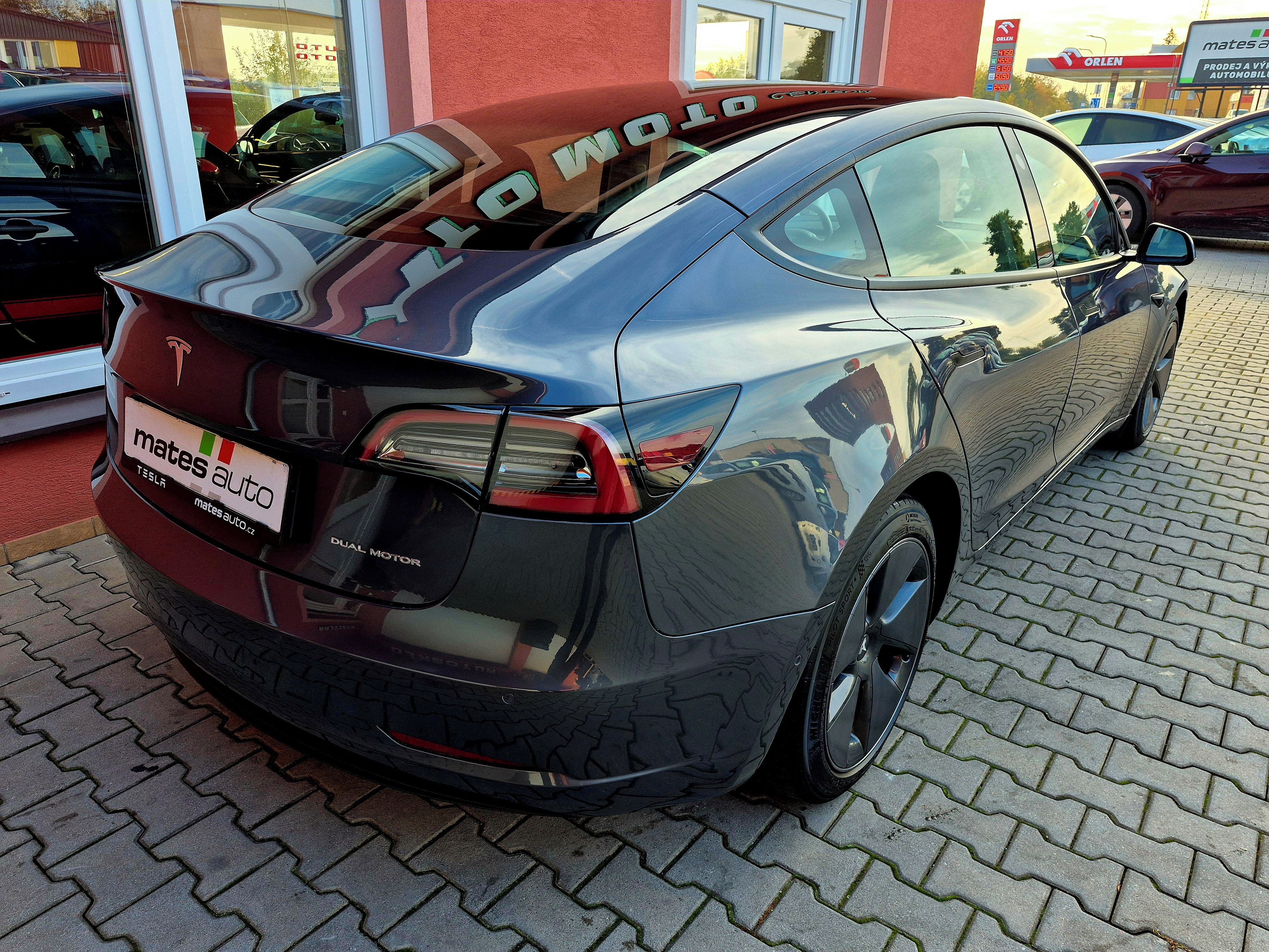 Tesla Model 3, Long Range Dual Motor 366 kW - fotka 4