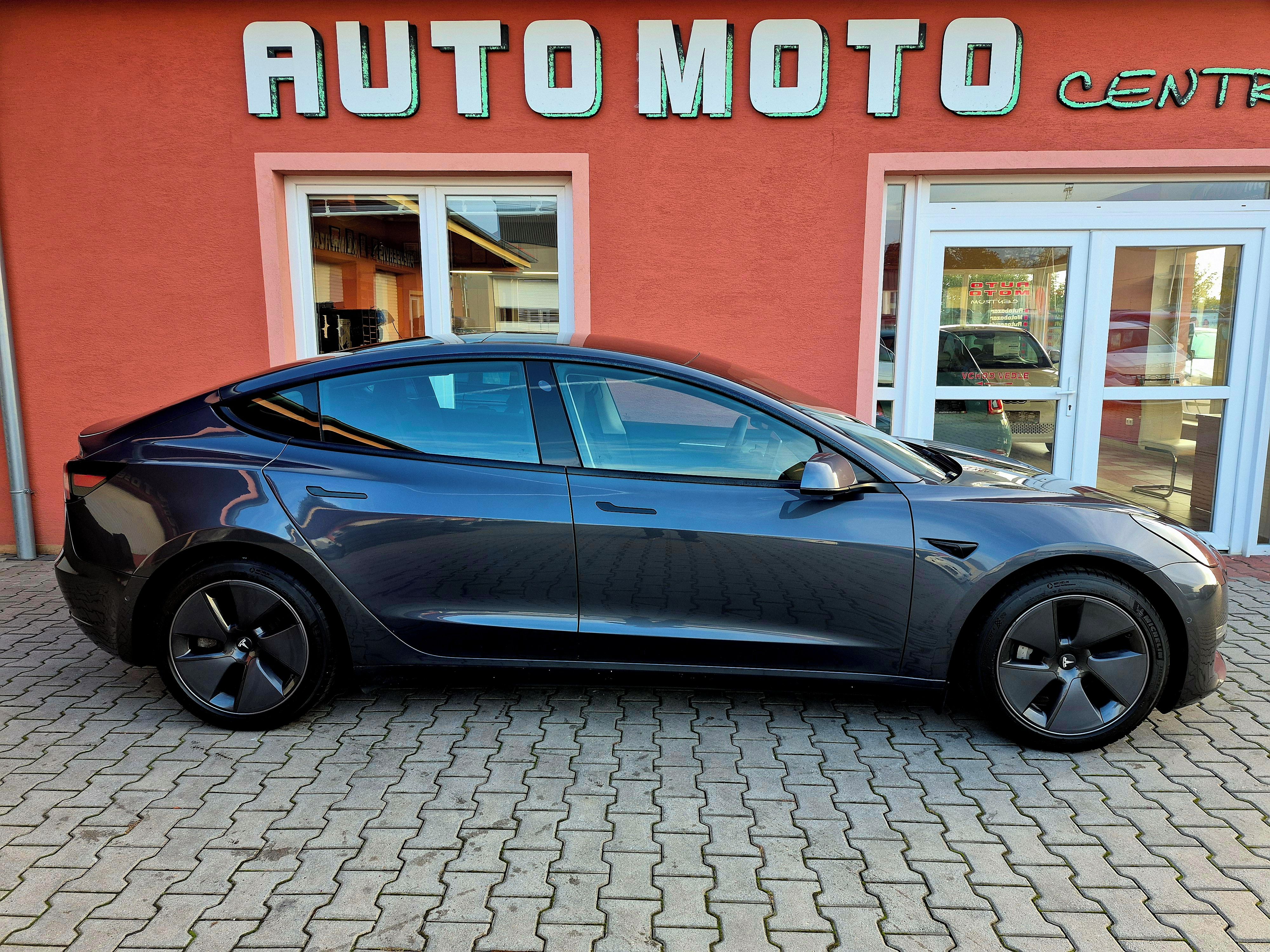 Tesla Model 3, Long Range Dual Motor 366 kW - fotka 5