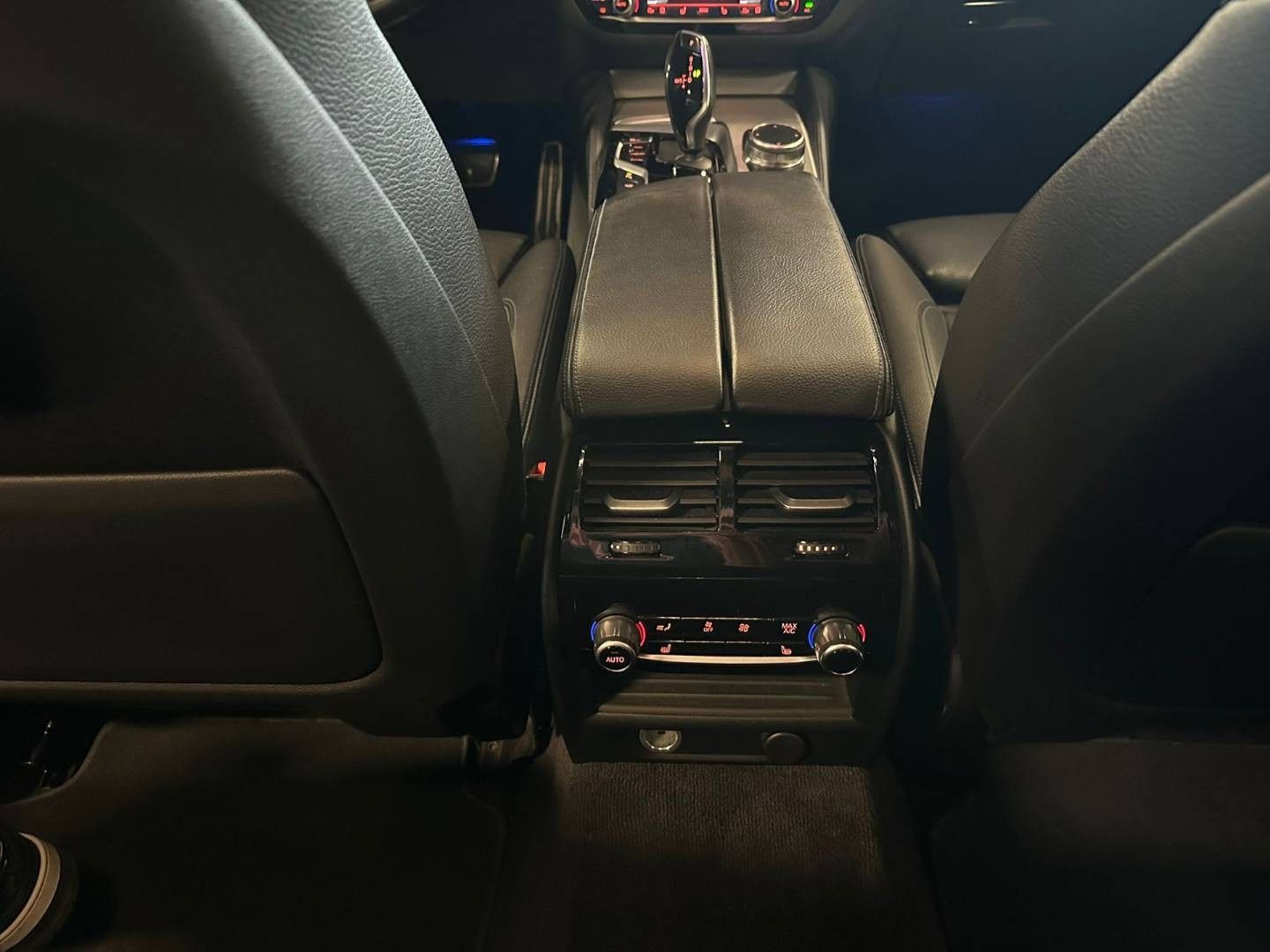BMW Řada 5, 540i xDrive - fotka 5